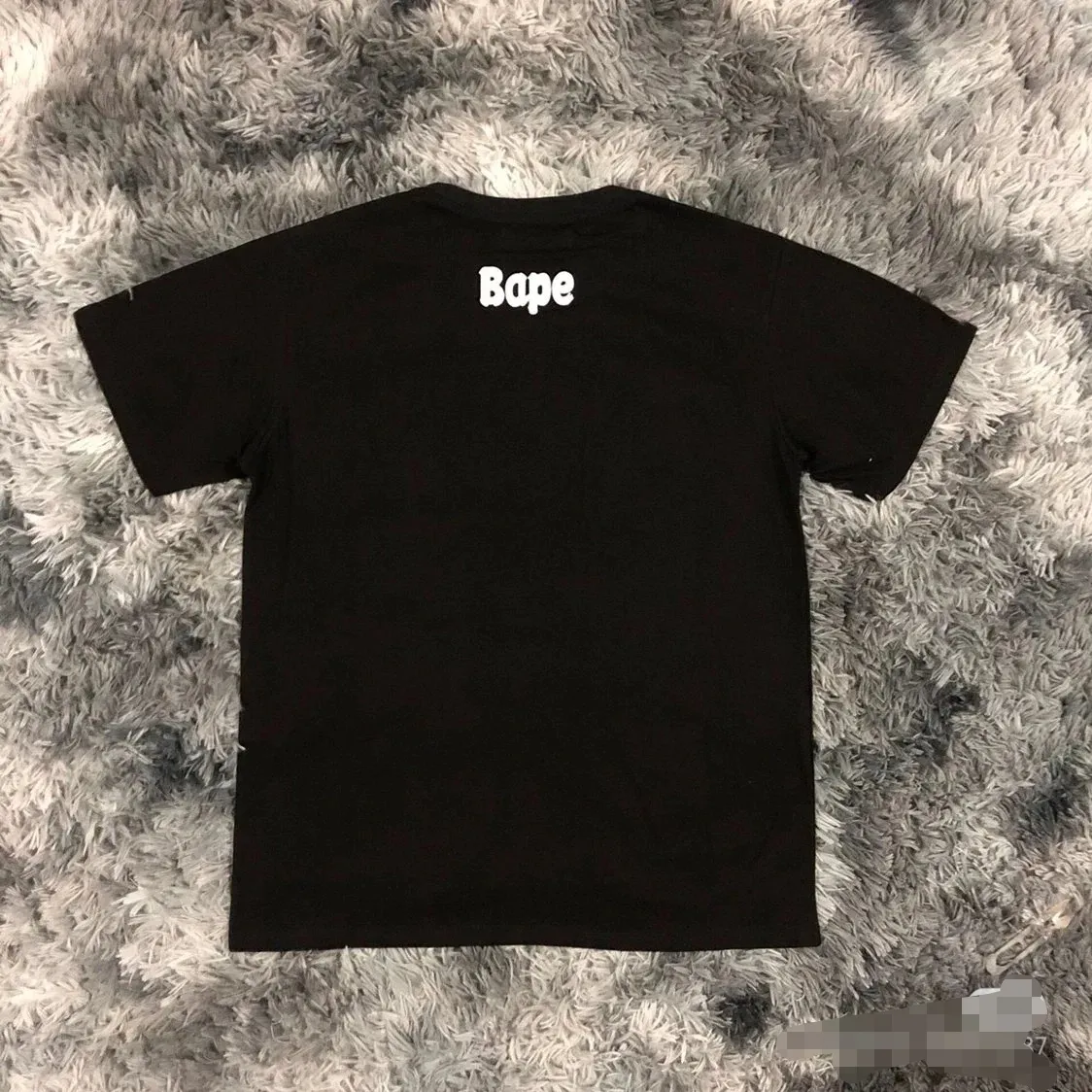 P110 001067 BAPE contrasting ape letter print round neck short-sleeved T-shirt, same style for men and women, size smlxlxxl, black and white