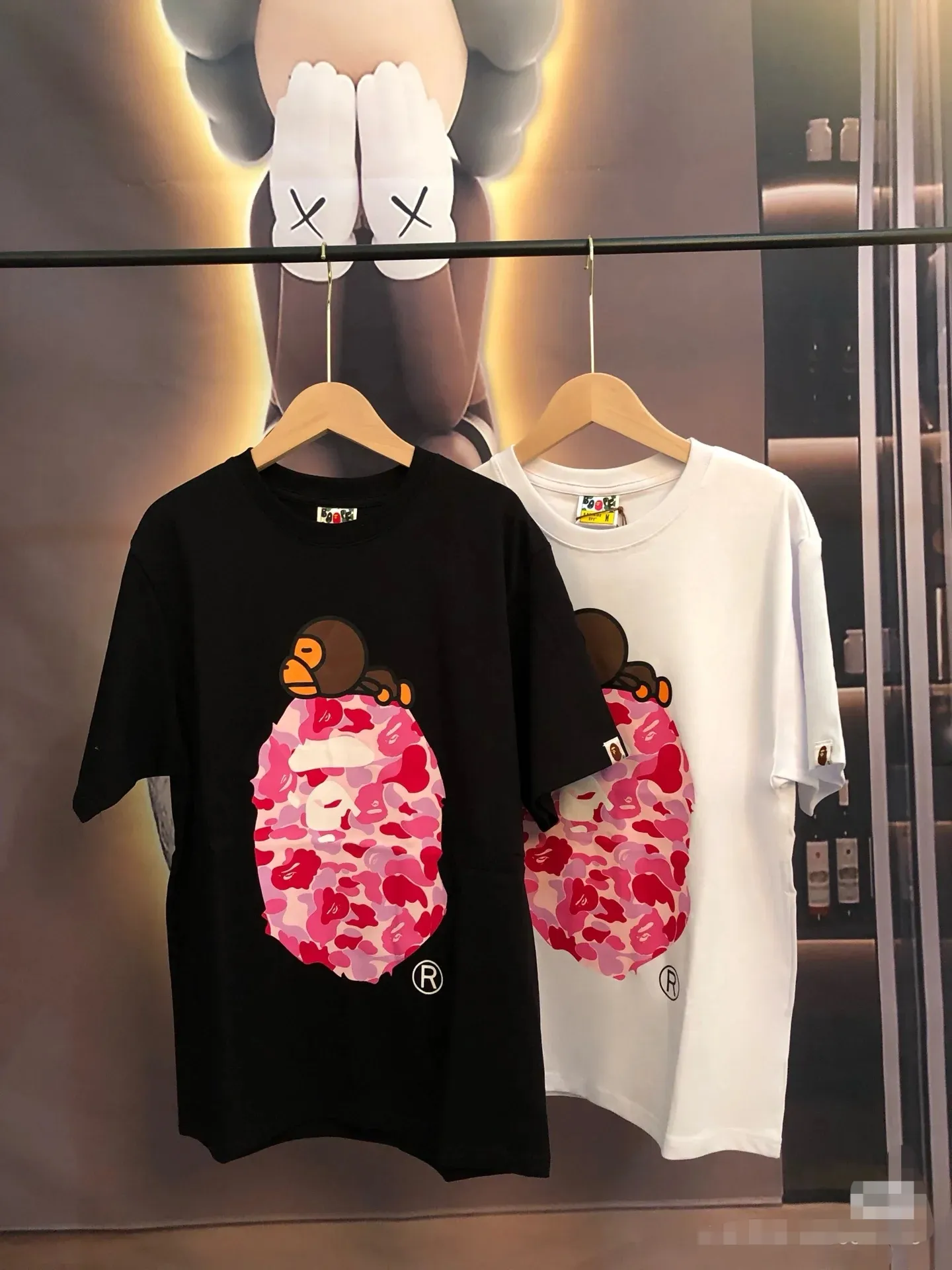 P110 00102 model BAPE SS25 ABC CAMO series ape head orangutan pattern letter print cuff logo camouflage short-sleeved T-shirt same style for men and women code number smlxlxxl white pink, black pink