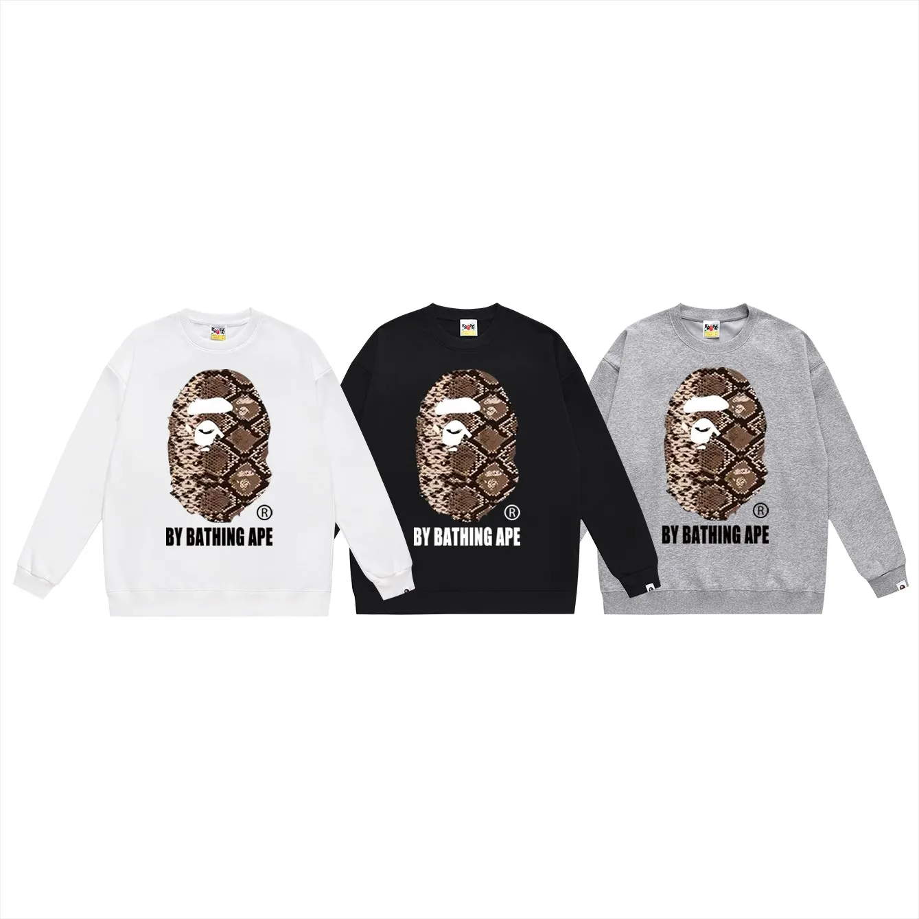 P150 model number SC471# Terry 75 plus velvet 80 (top version) BAPE great ape letter print classic python pattern round neck sweatshirt Made of 350g large terry (drop shoulder large version) fabric, soft texture and no pilling Imported environmentally friendly printing glue The pattern is bright and three-dimensional Quality 💥Same style for men and women The upper body is trendy Color: black white gray Size: S M L XL XXL