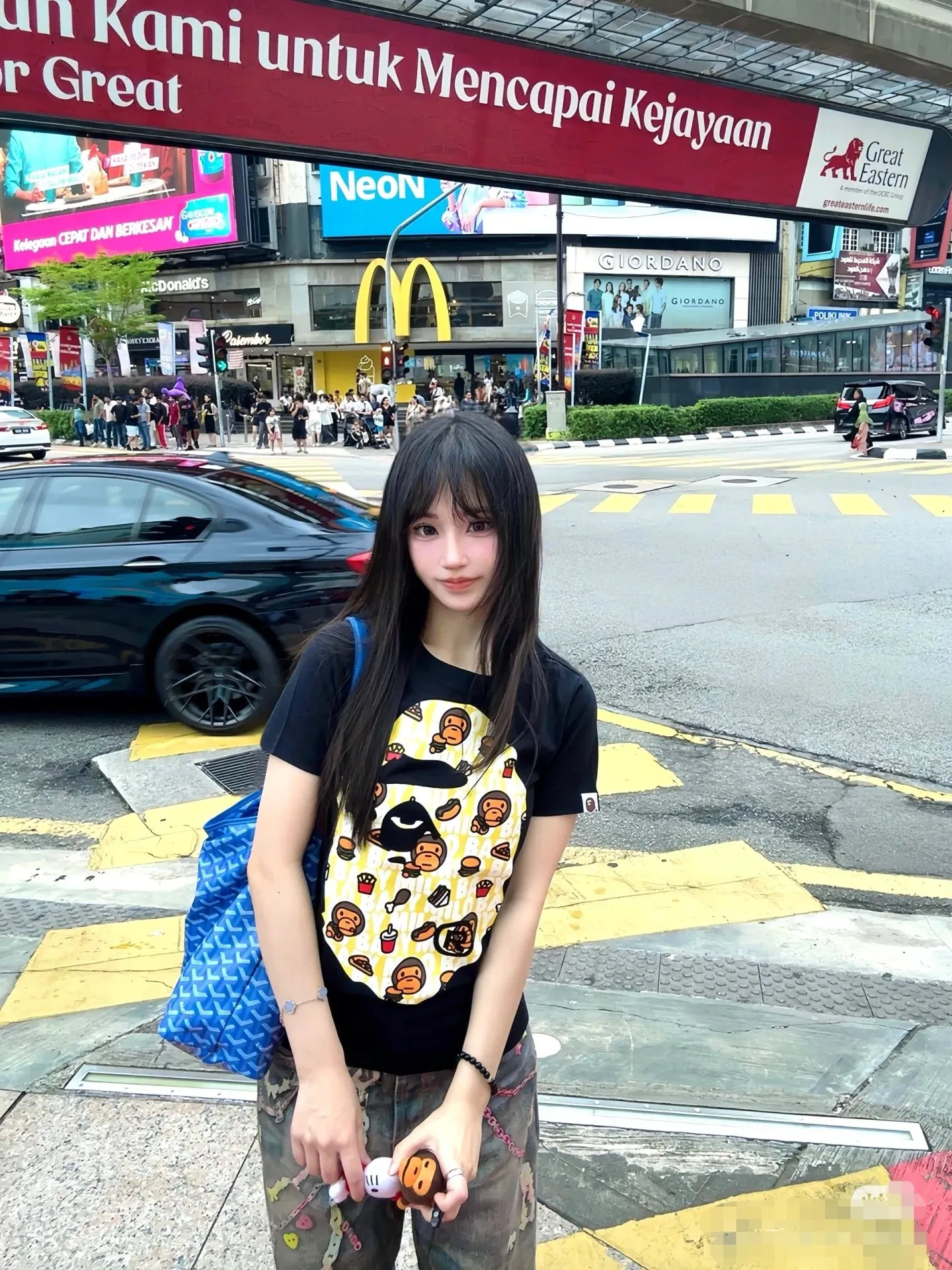 P110 001071 BAPE MILO JUNK FOOD BIG APE HEAD TEE Junk Food Great Ape Short-sleeved T-shirt, same style for men and women, size smlxlxxl, black and white