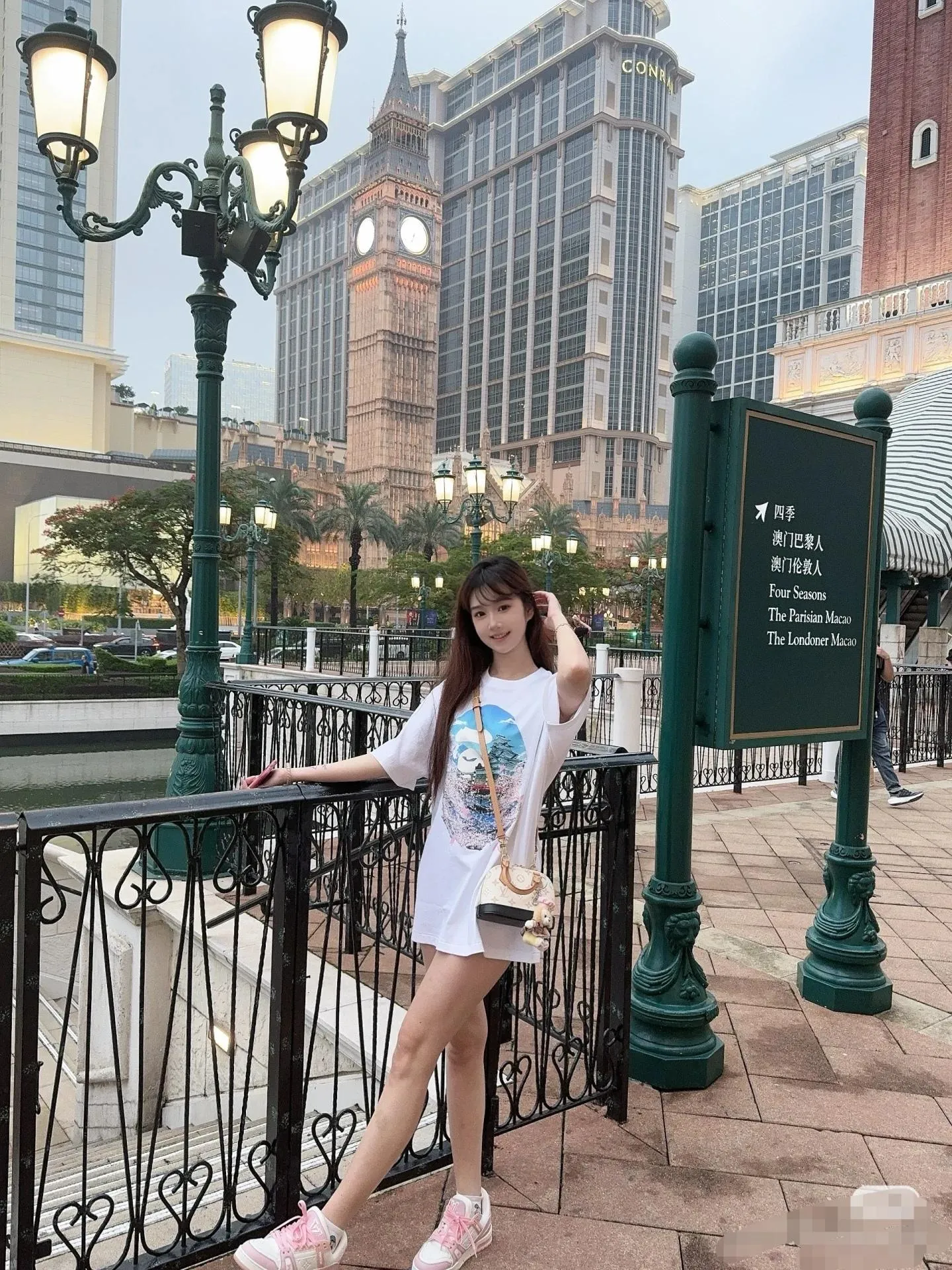 P110 00120 A BATHING APE BAPE SS23 SAKURA cherry blossom series cherry blossom print round neck loose short-sleeved T-shirt, same style for men and women, size smlxlxxl, black and white
