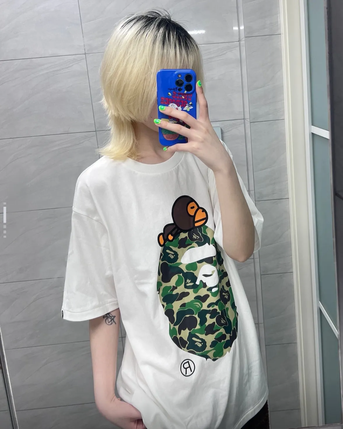 P110 00102 model BAPE SS25 ABC CAMO series ape head orangutan pattern letter print cuff logo camouflage short-sleeved T-shirt same style for men and women code number smlxlxxl white green, black green