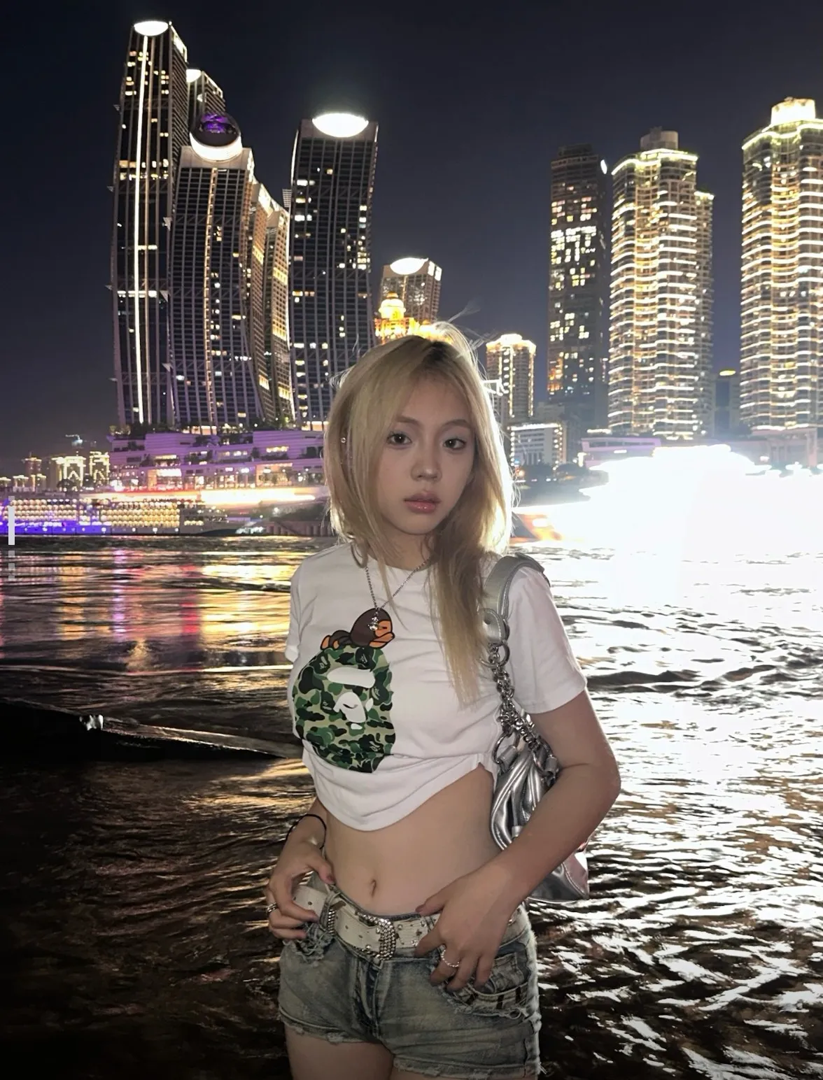 P110 00102 model BAPE SS25 ABC CAMO series ape head orangutan pattern letter print cuff logo camouflage short-sleeved T-shirt same style for men and women code number smlxlxxl white green, black green