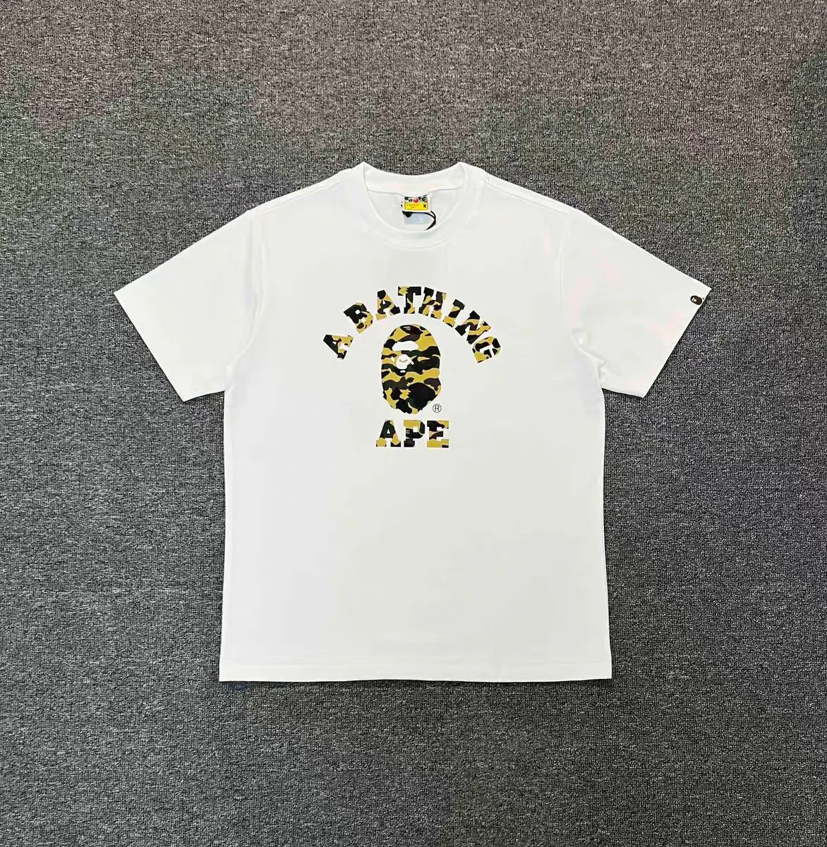 P110 001091 BAPE camouflage ape head print round neck short-sleeved T-shirt, same style for men and women, size smlxlxxl, black and green camouflage, white and green camouflage, black and yellow camouflage, white and yellow camouflage