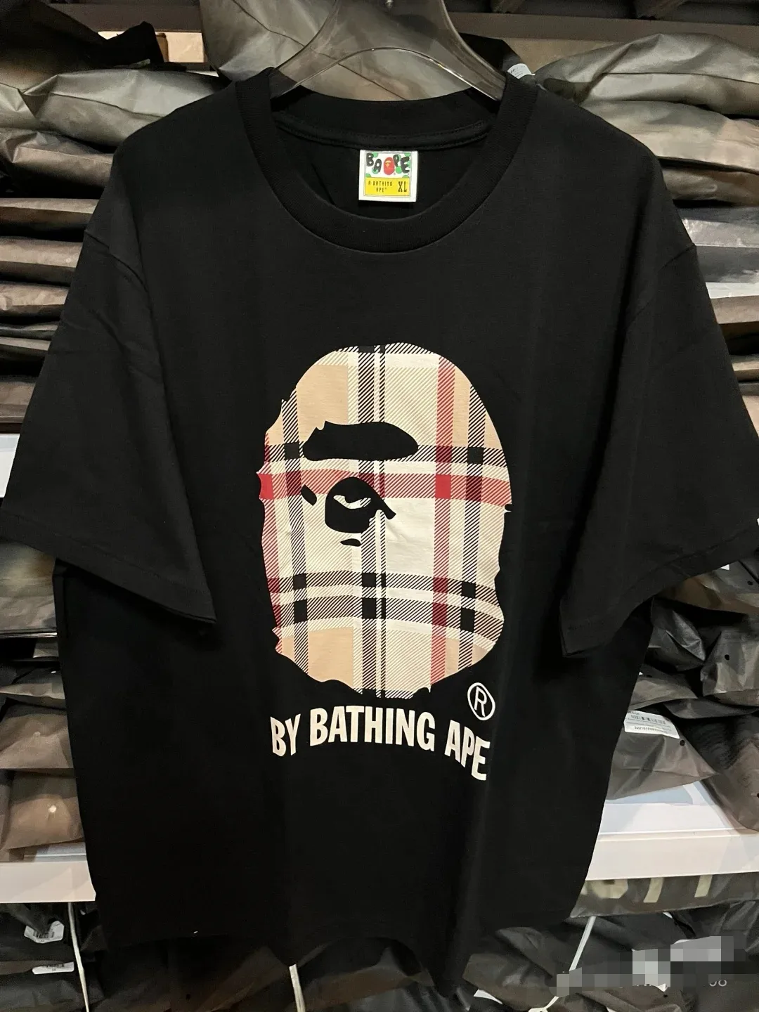 P110 001028 A BATHING APE Bape SS23 ape print round neck pullover short-sleeved T-shirt, same style for men and women, size smlxlxxl, black and white