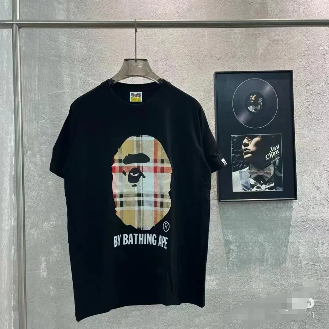 P110 001028 A BATHING APE Bape SS23 ape print round neck pullover short-sleeved T-shirt, same style for men and women, size smlxlxxl, black and white