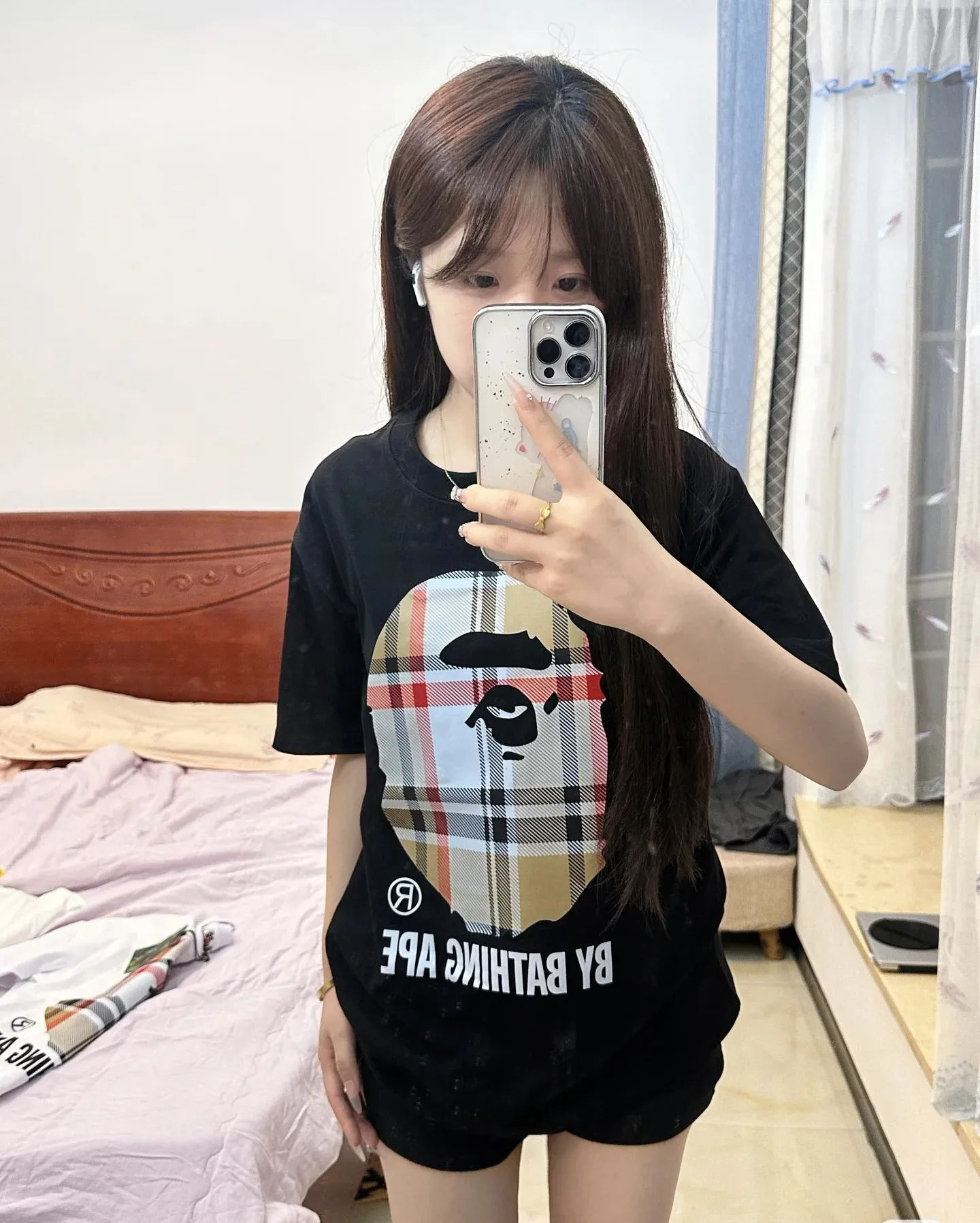 P110 001028 A BATHING APE Bape SS23 ape print round neck pullover short-sleeved T-shirt, same style for men and women, size smlxlxxl, black and white