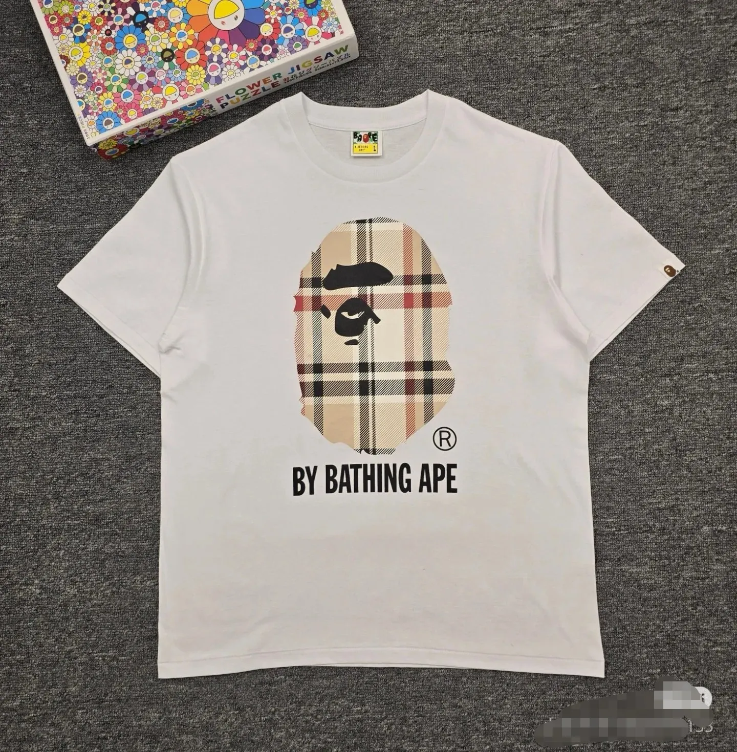 P110 001028 A BATHING APE Bape SS23 ape print round neck pullover short-sleeved T-shirt, same style for men and women, size smlxlxxl, black and white