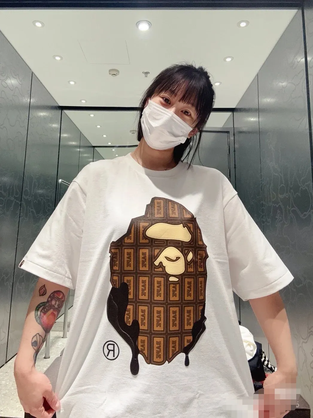 P110 001178 A BATHING APE BAPE SS23 Valentine's Day limited chocolate ape print round neck short-sleeved T-shirt, same style for men and women, size smlxlxxl, black and white