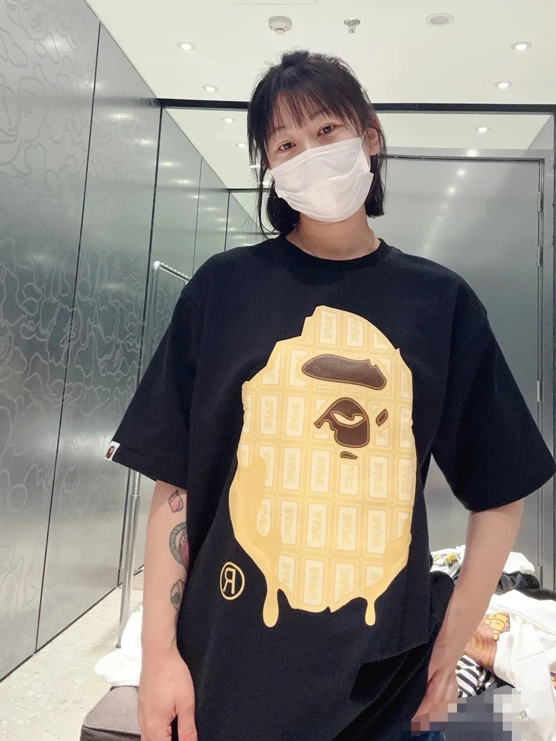 P110 001178 A BATHING APE BAPE SS23 Valentine's Day limited chocolate ape print round neck short-sleeved T-shirt, same style for men and women, size smlxlxxl, black and white