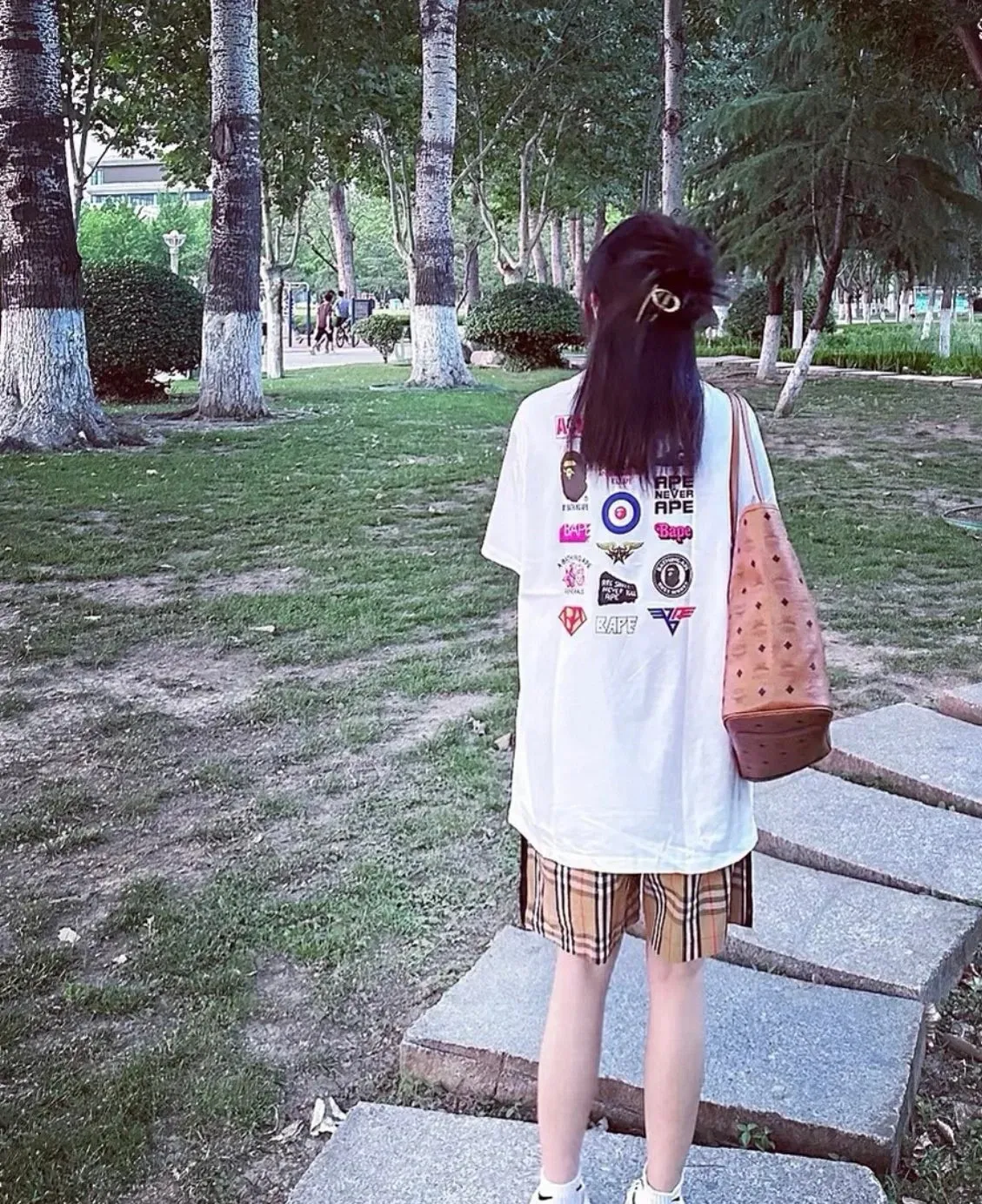 P110 001084 BAPE Multi Logo Tee White pattern round neck short-sleeved T-shirt, same style for men and women, size smlxlxxl, white