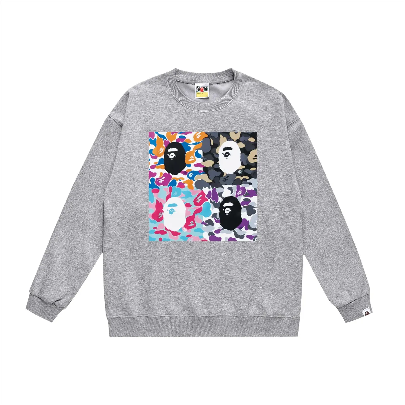 P150 model number SC441# terry 75 plus velvet 80 (top version) BAPE's new great ape letter printed loose round neck sweatshirt. Made of 350g large terry (drop shoulder large version) fabric. The texture is soft and non-pilling. Imported environmentally friendly printing glue. The pattern is bright and three-dimensional. Quality 💥Same style for men and women. The upper body is trendy. Color: black white gray Size: S M L XL XXL