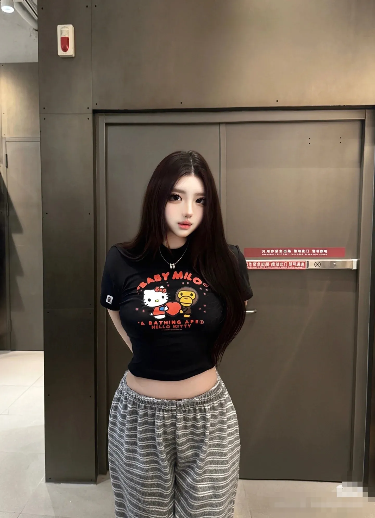 P110 001105 bape x HelloKitty joint printed short-sleeved T-shirt, same style for men and women, size smlxlxxl, black