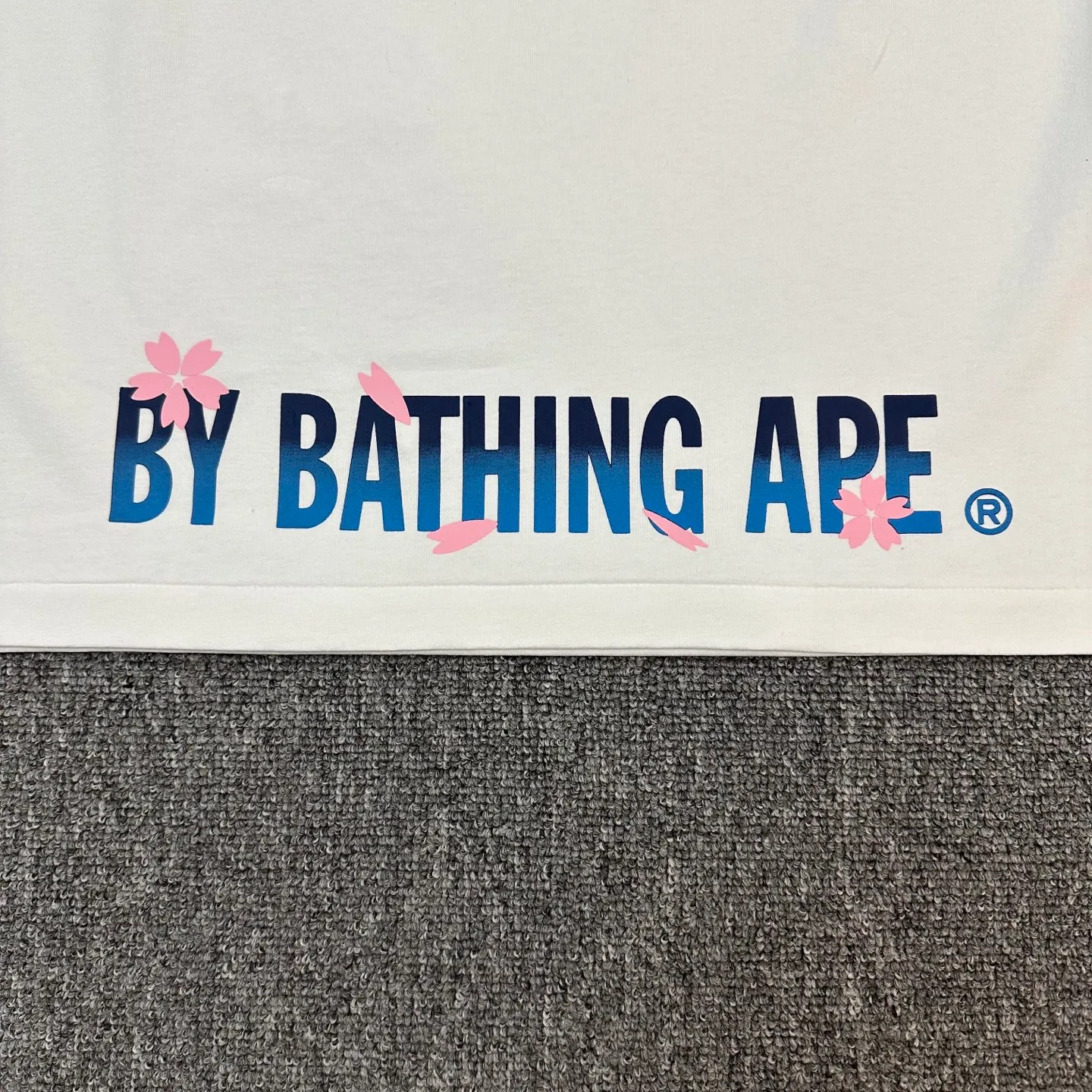 💰140 BAPE SS25sakura cherry blossom series, ape-man cherry blossom pattern logo short-sleeved 280g weight linen cotton fabric, couple model: S-XXL [black white]