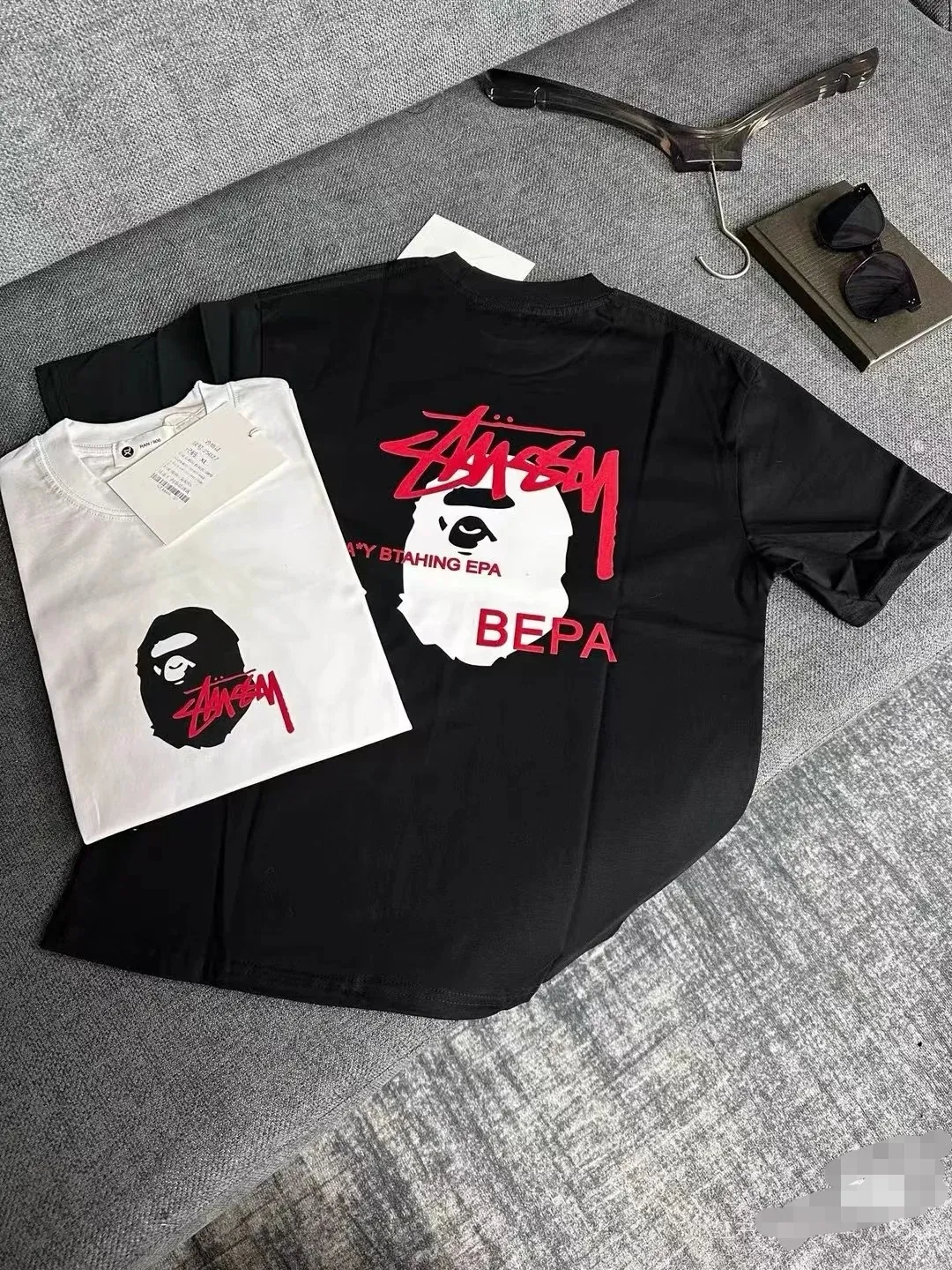 P110 001069 BAPE stussy co-branded printed short-sleeved T-shirt, same style for men and women, size smlxlxxl, black and yellow, white and yellow, black and red, white and red