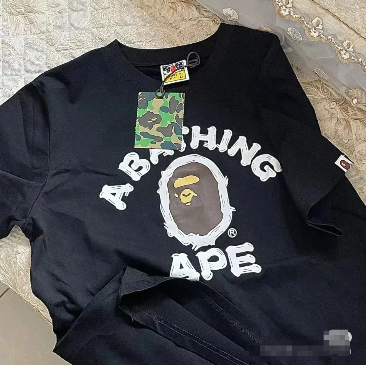P110 001172 bape ape head print short-sleeved T-shirt, same style for men and women, size smlxlxxl, black and white