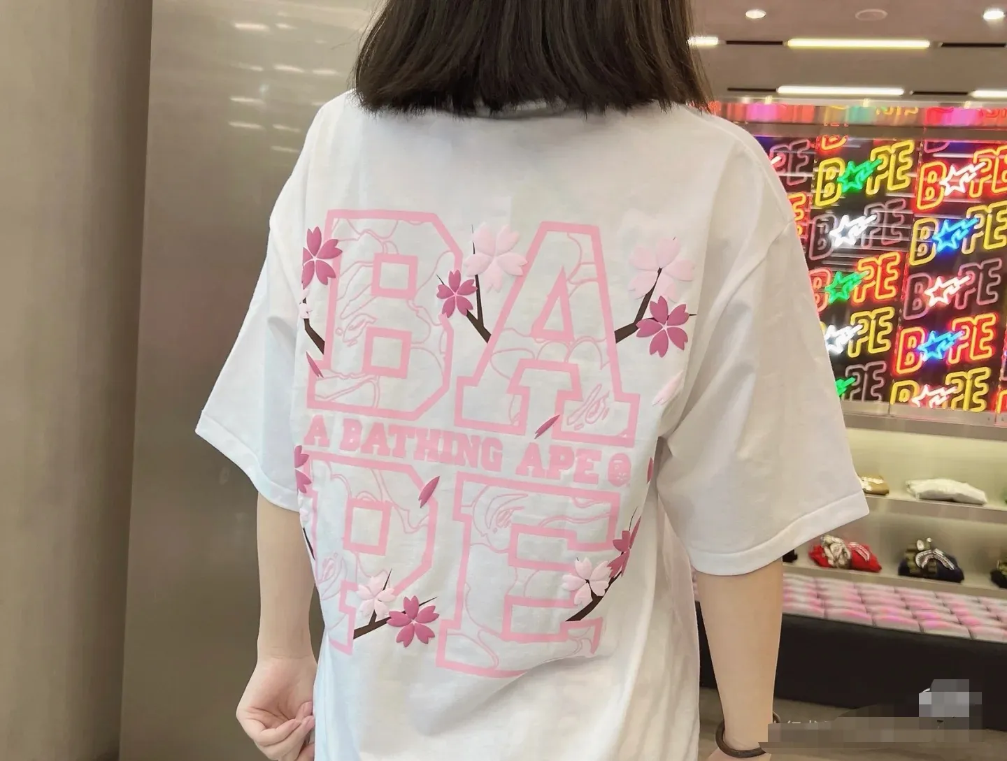 P110 00132 A BATHING APE BAPE Sakura Tee Sakura print round neck pullover short-sleeved T-shirt, same style for men and women, size smlxlxxl, white black