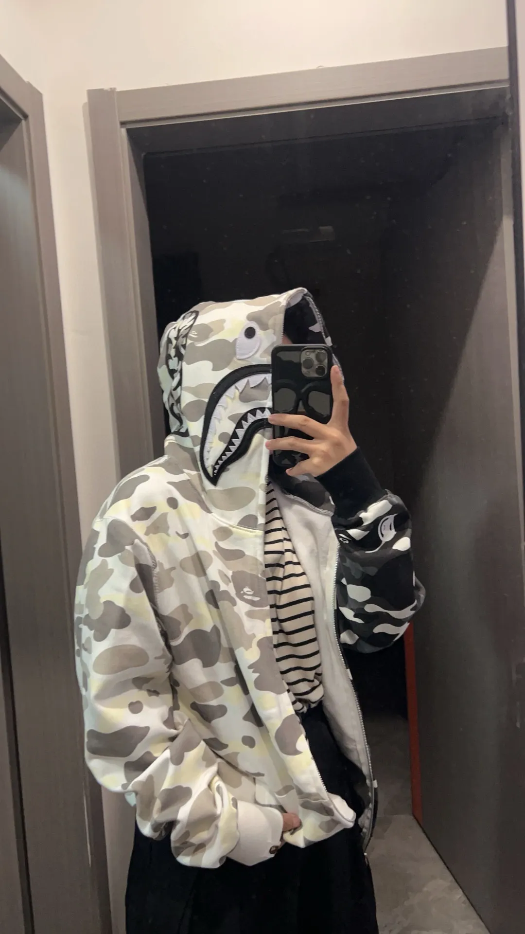 💰420 Bape shark yin and yang luminous camouflage customized fabric machine printed camouflage couple model: S—XXL [black and white]