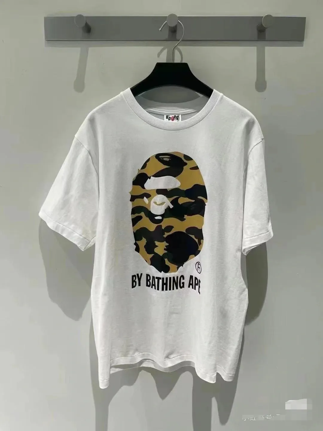 P110 00129 BAPE 1st Camo By Bathing Tee camouflage ape head print short-sleeved T-shirt, same style for men and women, size smlxlxxl, black and green camouflage, black and yellow camouflage, white and green camouflage, white and yellow camouflage