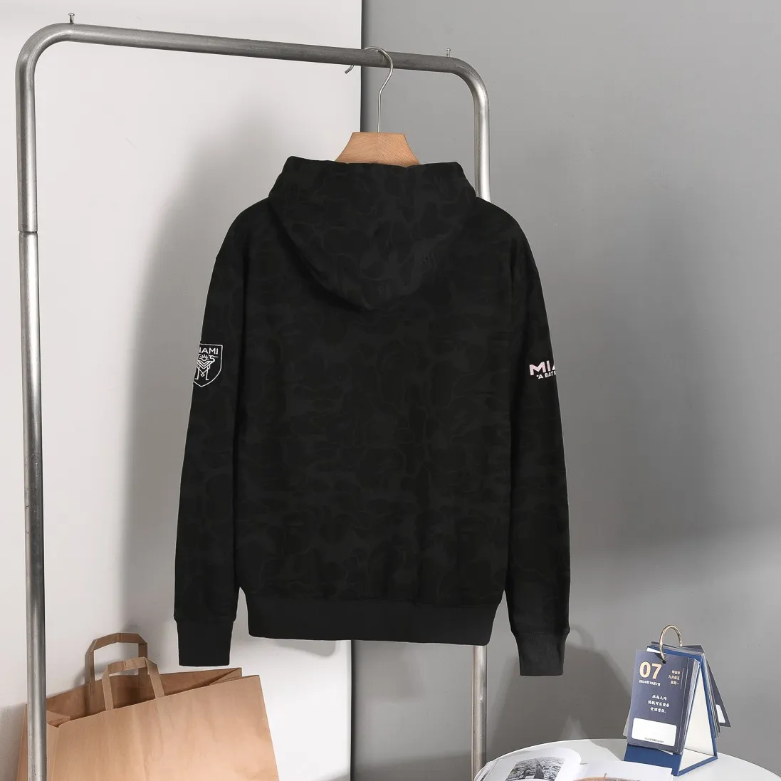 P200 Miami-Model B200 BAPE×inter MIAMI Messi joint Miami International multi-color camouflage hooded sweatshirt Color: black, white, pink Size: S M L XL XXL