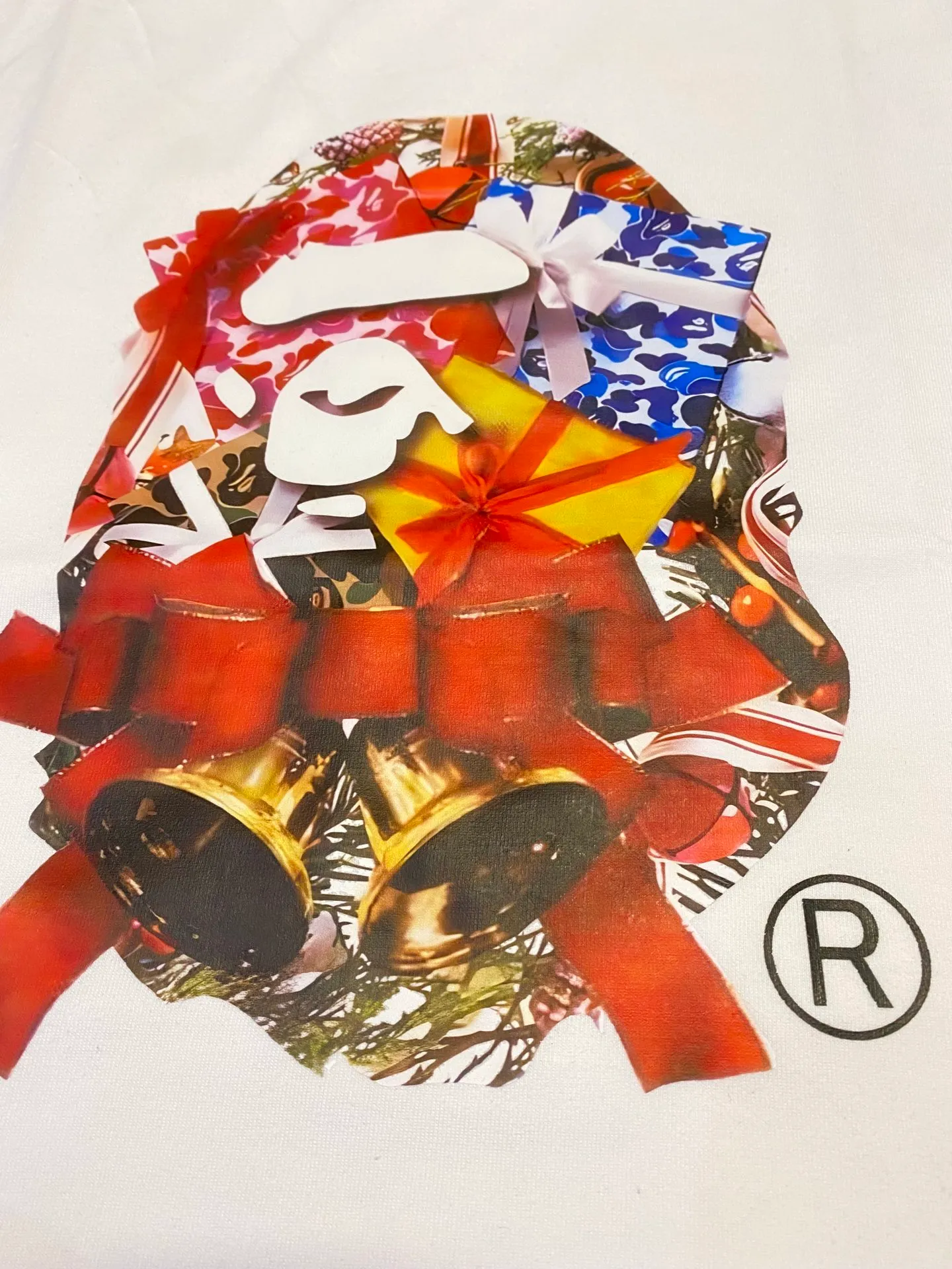 SC113#p110💰 (Top version) BAPE Christmas bell gift box ape head printed short-sleeved T-shirt. Made of 260 grams of high-quality high-weave pure cotton fabric. Double yarn combed. Soft texture and no pilling. Imported environmentally friendly printing glue. Bright and three-dimensional pattern. Quality💥Same style for men and women. The upper body is trendy. Color: black white. Size: S M L XL XXL