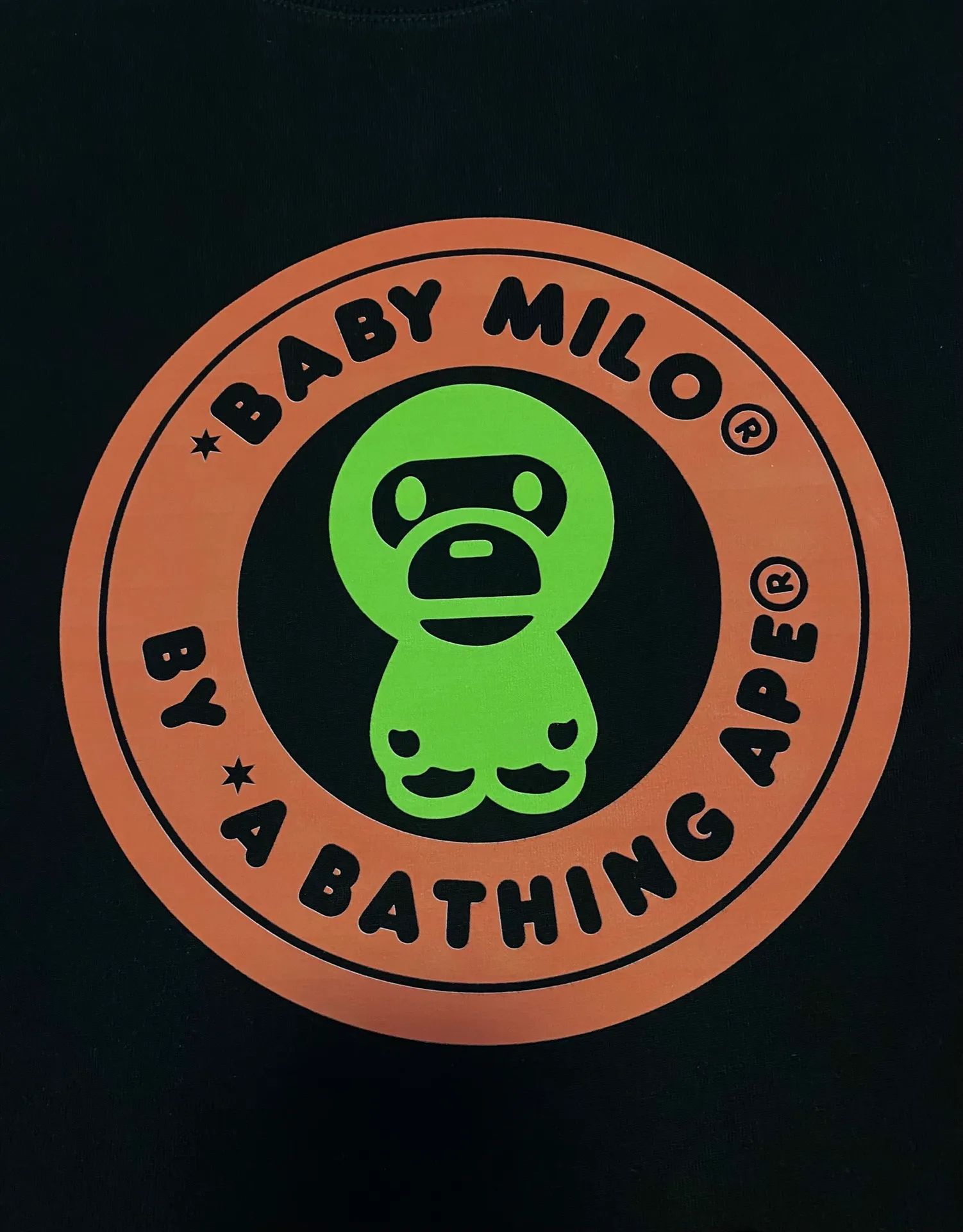 SC080#p110💰 (Top version) BAPE cartoon BABY MILO medallion letter printed short-sleeved T-shirt Made of 260 grams of high-quality high-weave pure cotton fabric, double yarn combed, soft and non-pilling texture, imported environmentally friendly printing glue, bright and three-dimensional pattern, quality 💥Same style for men and women, the upper body is fashionable Color: black and red, white and red, black and blue, white and blue Size: S M L XL XXL