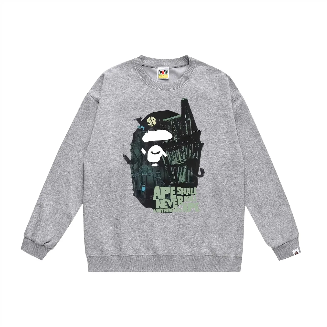 P150 model number SC447# terry 75 plus velvet 80 (top version) BAPE Halloween limited ape head mansion pattern round neck sweatshirt. Made of 350g large terry (drop shoulder large version) fabric. The texture is soft and non-pilling. Imported environmentally friendly printing glue. The pattern is bright and three-dimensional. Quality 💥Same style for men and women. The upper body is trendy. Color: black white gray Size: S M L XL XXL