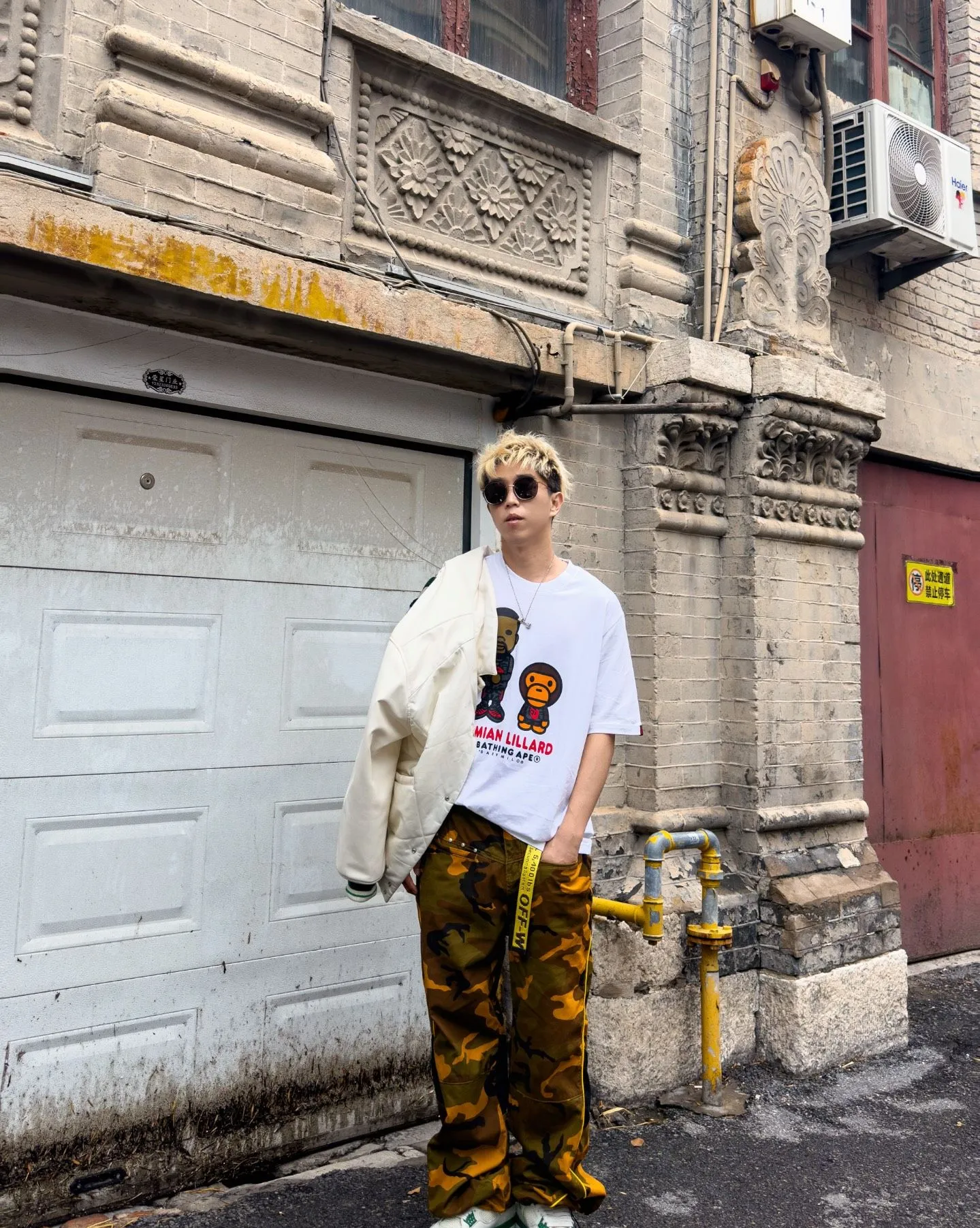 P110 001102 BAPE joint model Dame 9 FW24 Graphic brand logo Lillard cartoon animation short-sleeved T-shirt, same style for men and women, size smlxlxxl, white