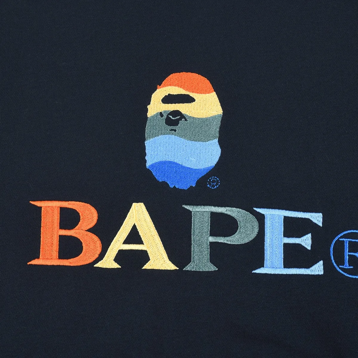 P184 2697#BAPE ape head embroidered round neck sweatshirt Color: black sapphire blue Size: M-XXL Fabric: 350g cotton terry Technology: embroidery