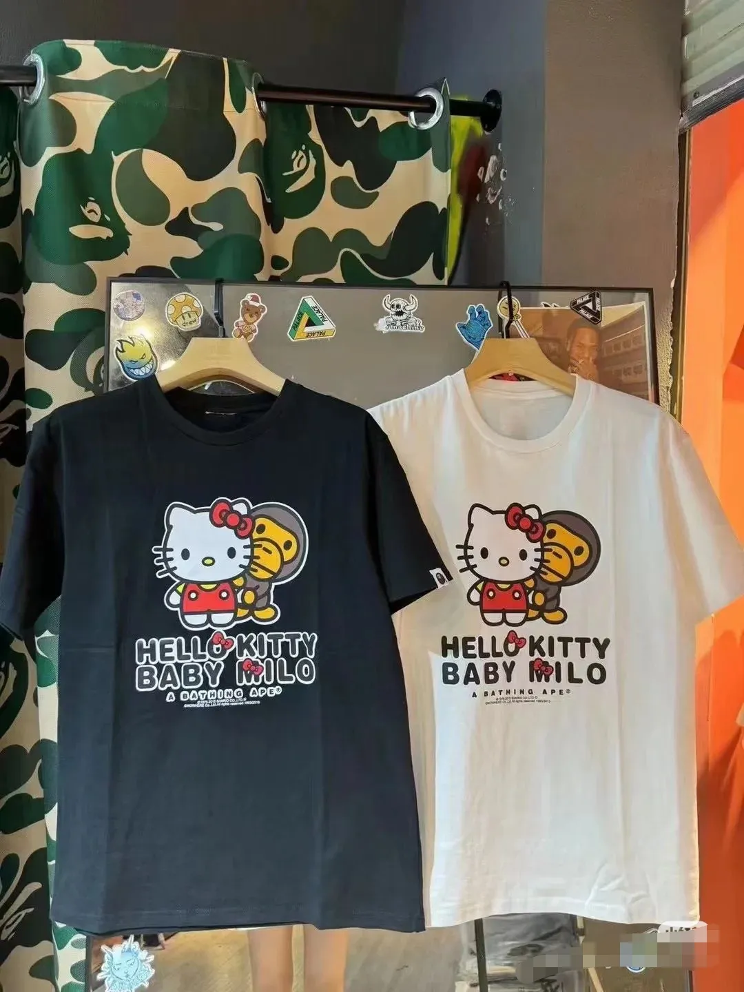 P110 001023 bape hello kitty co-branded printed short-sleeved T-shirt, same style for men and women, size smlxlxxl, black and white
