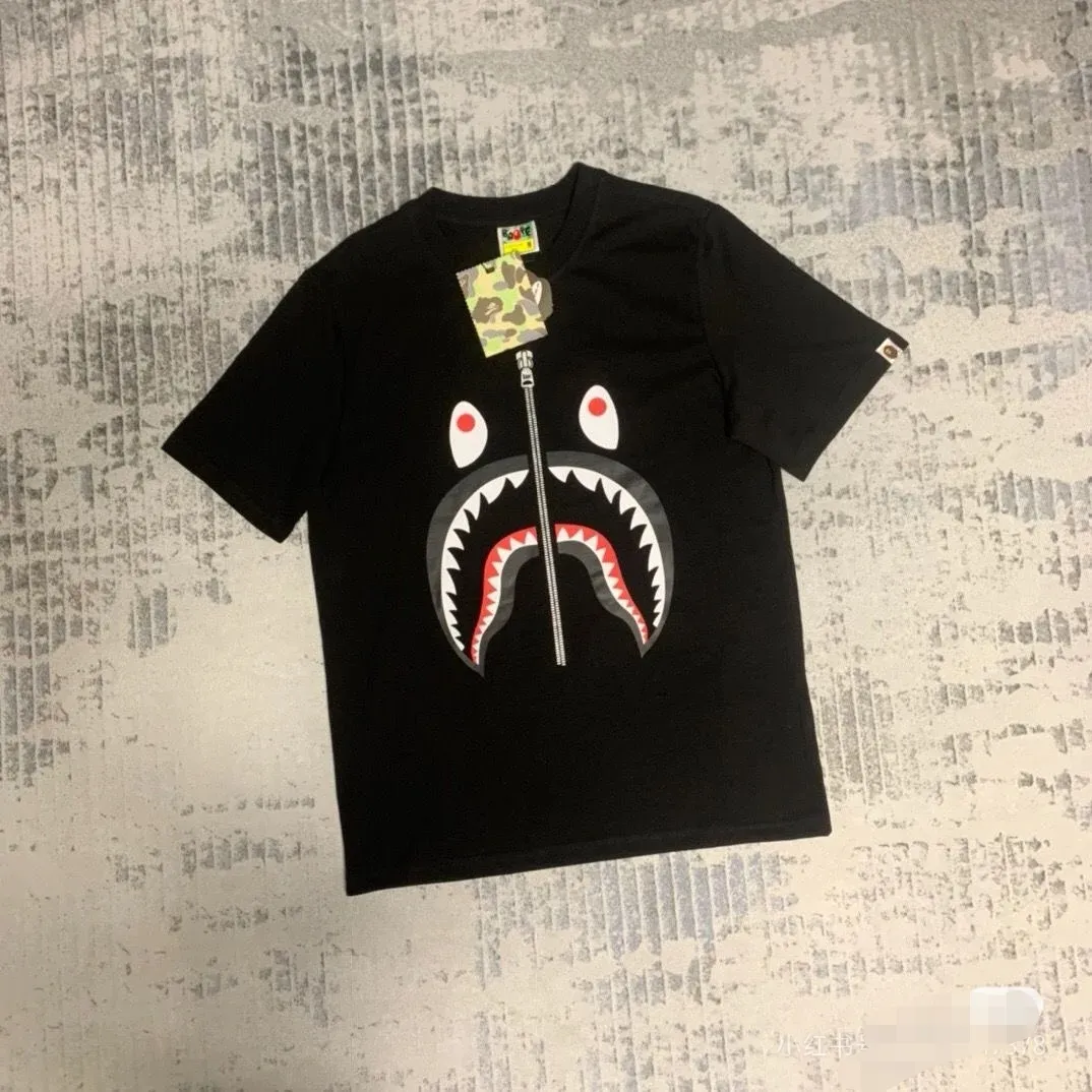 P110 001038 bape shark mouth print short-sleeved T-shirt, same style for men and women, size smlxlxxl, black and white