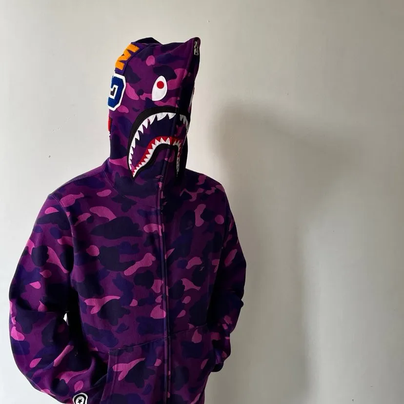 💰380 BAPE 1ST CAMO SHARK FULL Classic counter model Camouflage shark hooded zipper sweatshirt Machine-printed camouflage Top-quality fabric High-end 1:1 replica Customized fabric Couple model: S—XXL [Camouflage yellow, Camouflage green, Camouflage red, Camouflage purple, Camouflage blue, Camouflage gray]