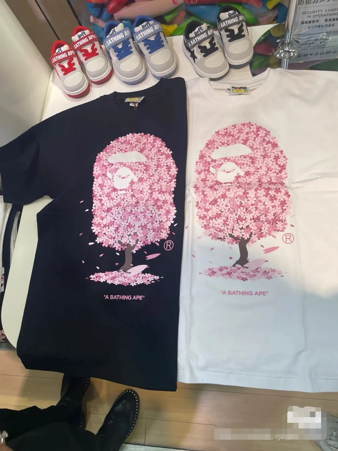 P110 001042 BAPE Sakura Tee SS20 Sakura limited ape short-sleeved T-shirt, same style for men and women, size smlxlxxl, black and white