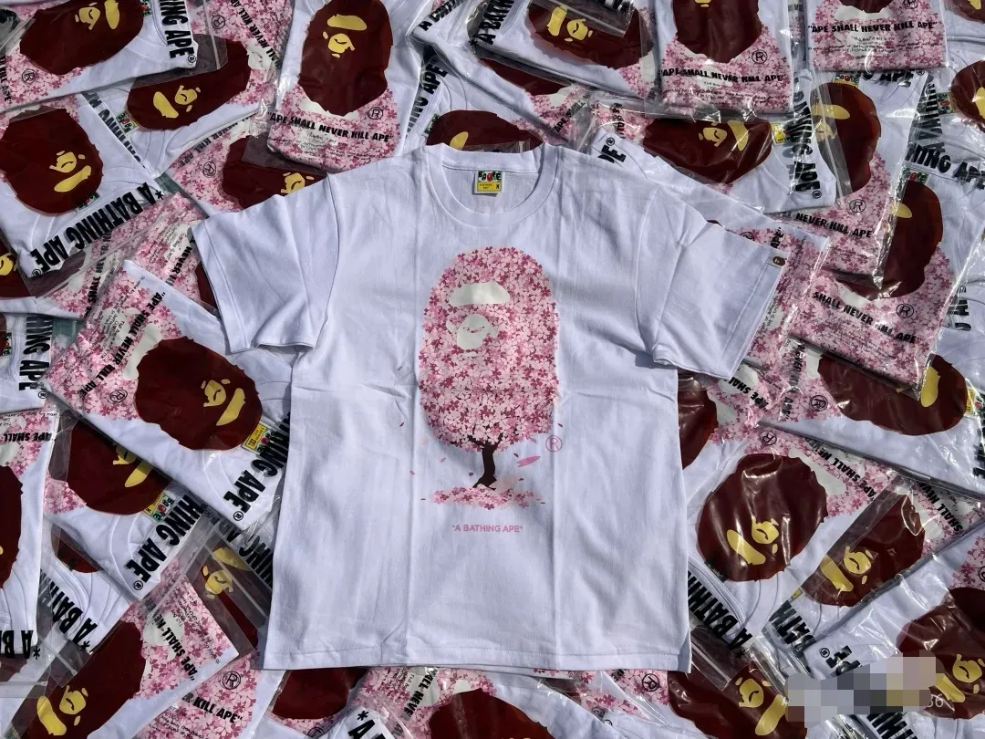 P110 001042 BAPE Sakura Tee SS20 Sakura limited ape short-sleeved T-shirt, same style for men and women, size smlxlxxl, black and white