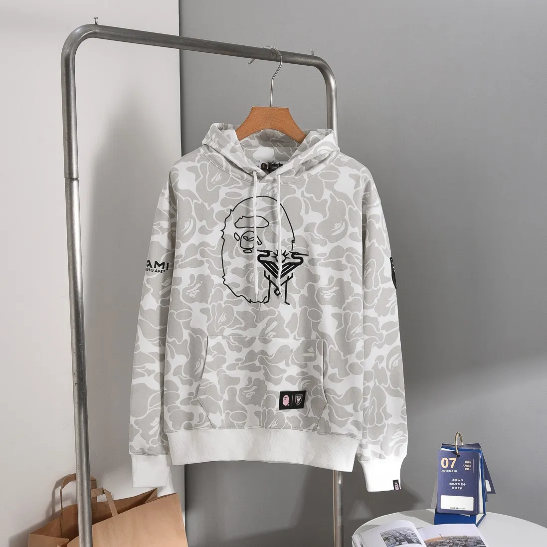P200 Miami-Model B200 BAPE×inter MIAMI Messi joint Miami International multi-color camouflage hooded sweatshirt Color: black, white, pink Size: S M L XL XXL