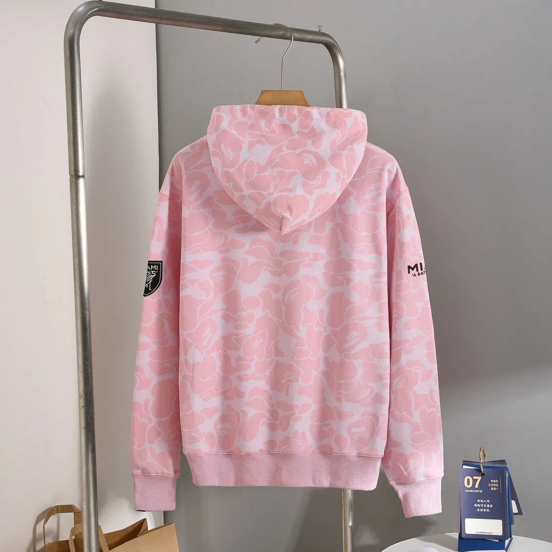 P200 Miami-Model B200 BAPE×inter MIAMI Messi joint Miami International multi-color camouflage hooded sweatshirt Color: black, white, pink Size: S M L XL XXL