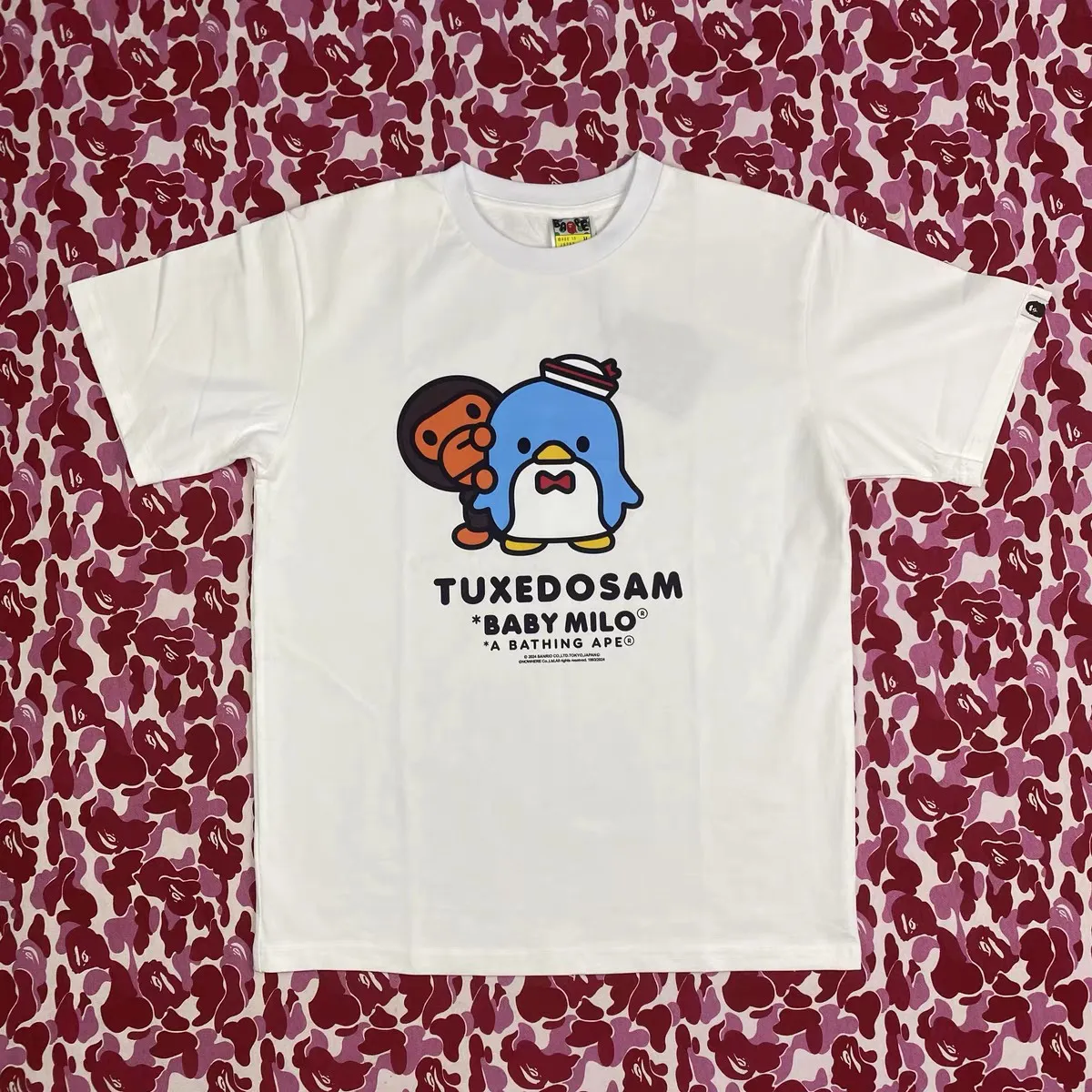 P110 00134 BAPE x Sanrio/Sanrio joint model FW24 TUXEDOSA Sam Penguin pattern printed logo round neck short-sleeved T-shirt, same style for men and women, size smlxlxxl, white