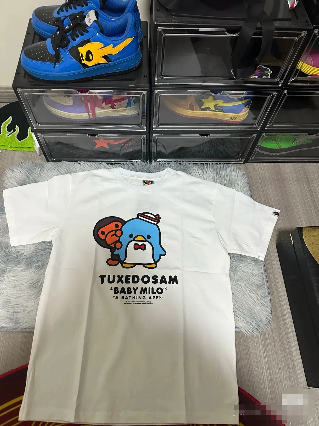 P110 00134 BAPE x Sanrio/Sanrio joint model FW24 TUXEDOSA Sam Penguin pattern printed logo round neck short-sleeved T-shirt, same style for men and women, size smlxlxxl, white