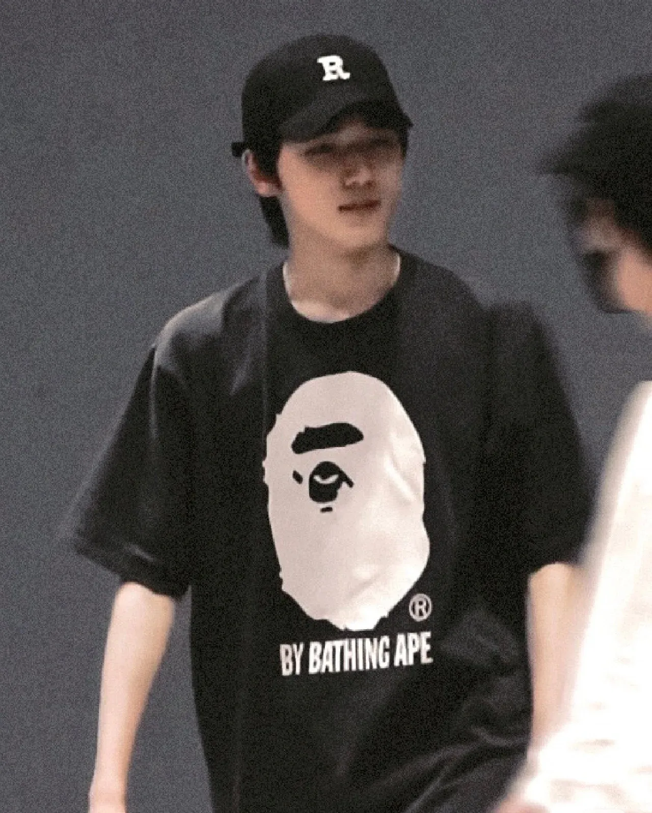 P110 00186 BAPE BICOLOR BY BATHING TEE great ape head short-sleeved T-shirt, same style for men and women, size smlxlxxl, black and white