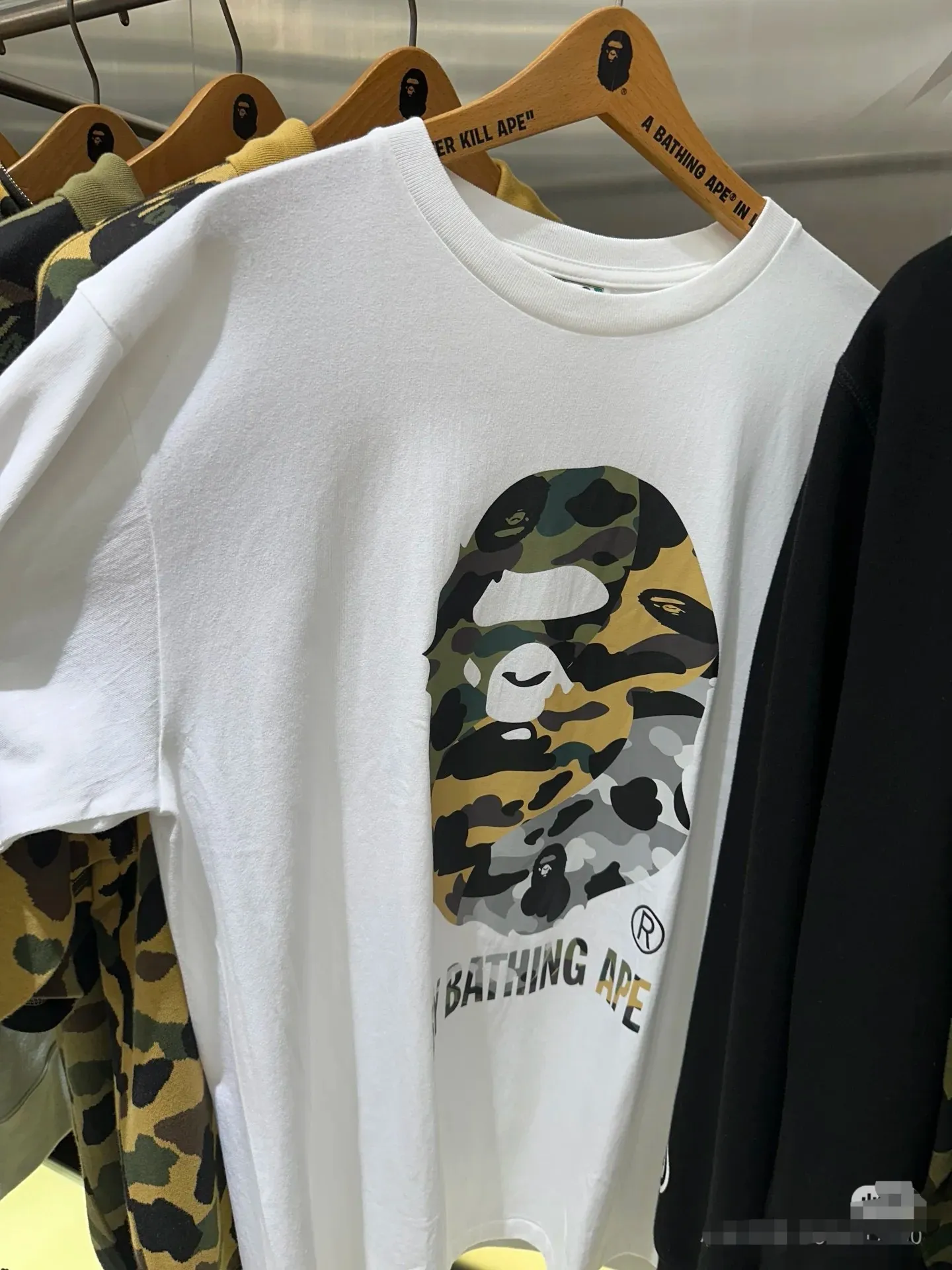 P110 001048 BAPE SS25 1ST CAMO series mixed color ape print round neck short-sleeved T-shirt, same style for men and women, size smlxlxxl, black and white