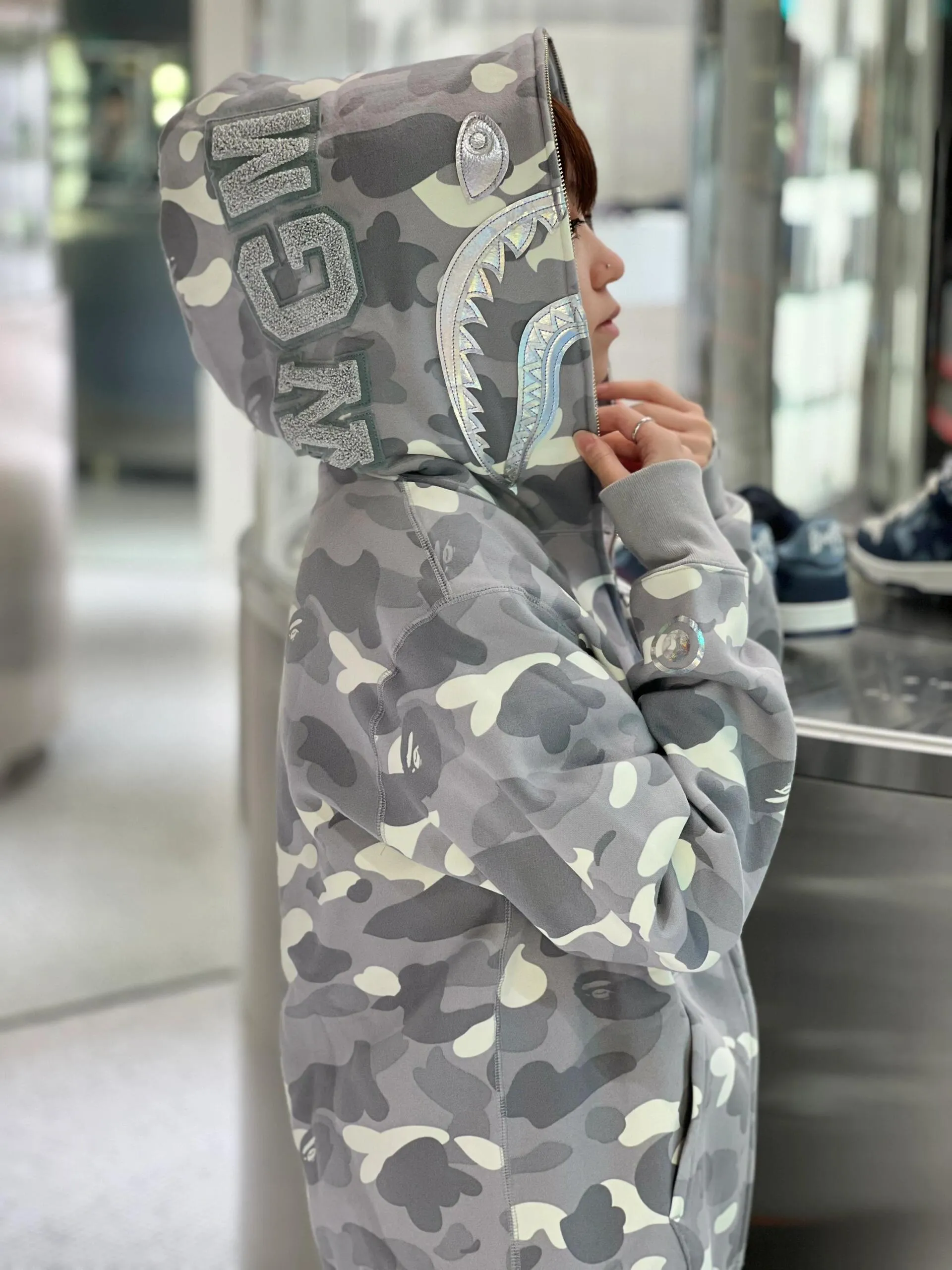 💰410 BAPE CITY CAMO SHARK HOODIE Glow-in-the-dark camouflage laser shark hooded zipper sweatshirt Machine-printed camouflage Top-quality fabric High-end 1:1 replica Customized fabric Couple style: S—XXL [Silver Gray Black]