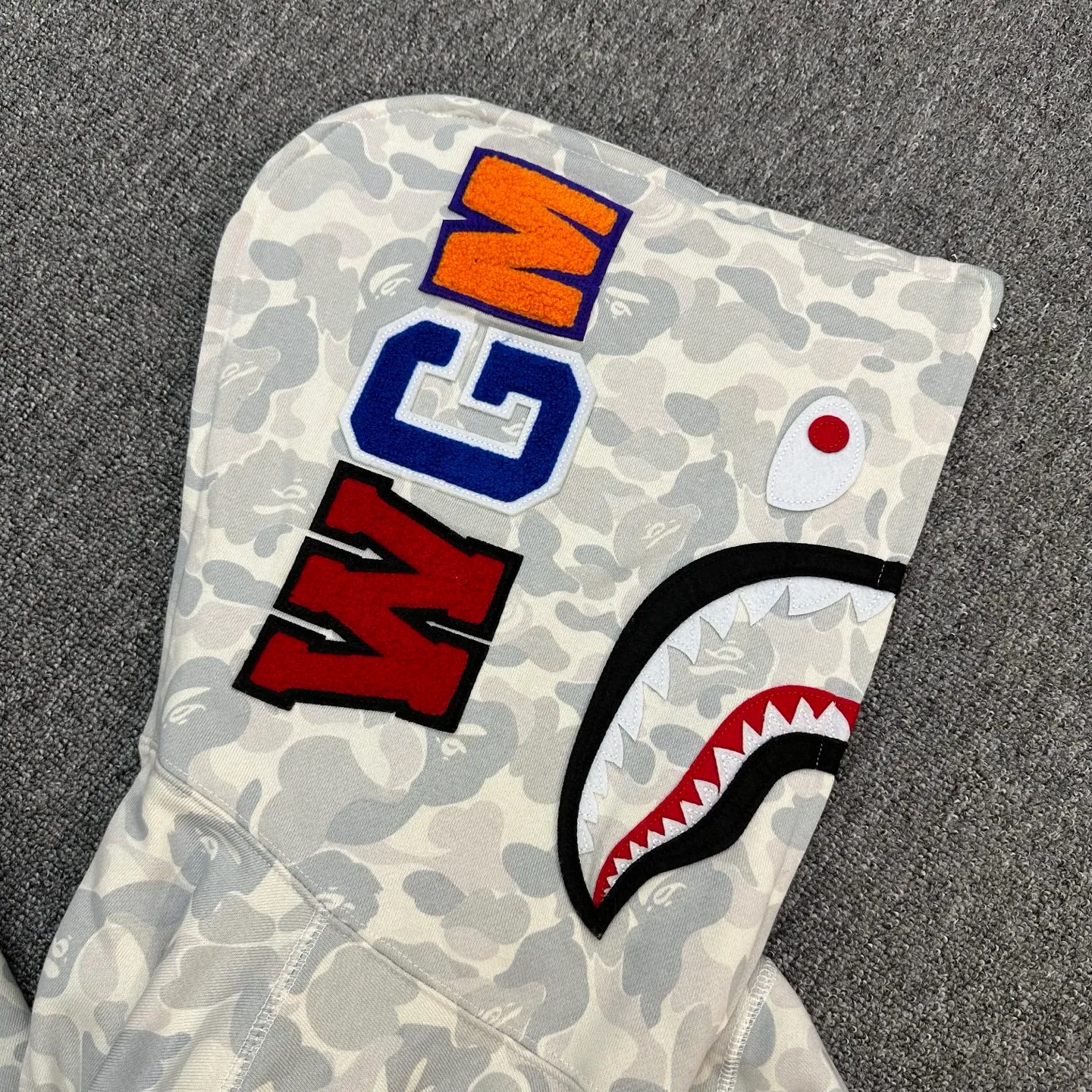 💰420 BAPE STORE® PACK Series FW24 Harajuku City Limited Shark Splicing Zipper Hooded Sweatshirt Heavy Industry Double Zipper Customized Fabric High Quality Couple Style: S—XXL [Camouflage Light Grey]