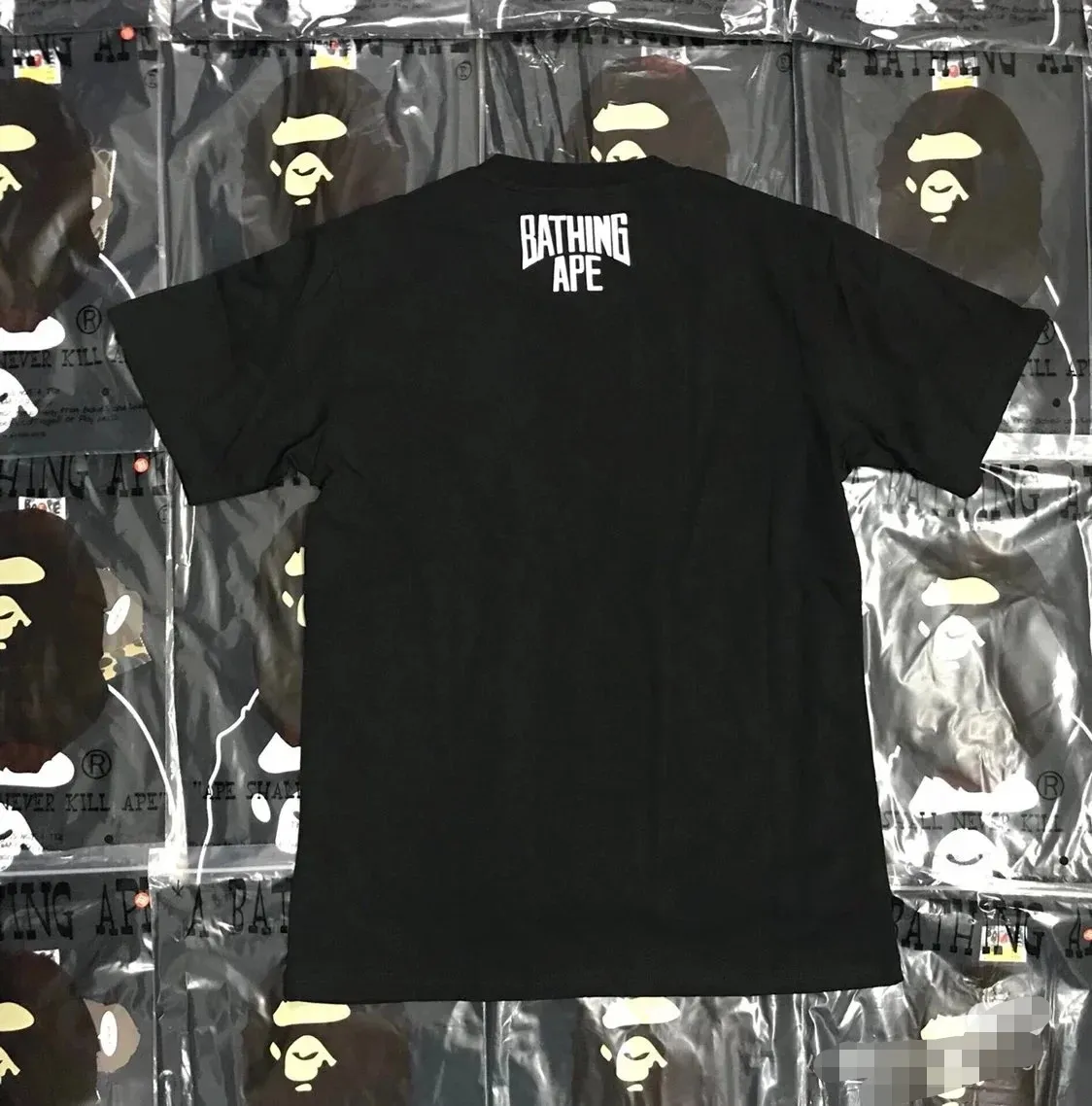 P110 001062 BAPE ape head print short-sleeved T-shirt, same style for men and women, size smlxlxxl, black and white