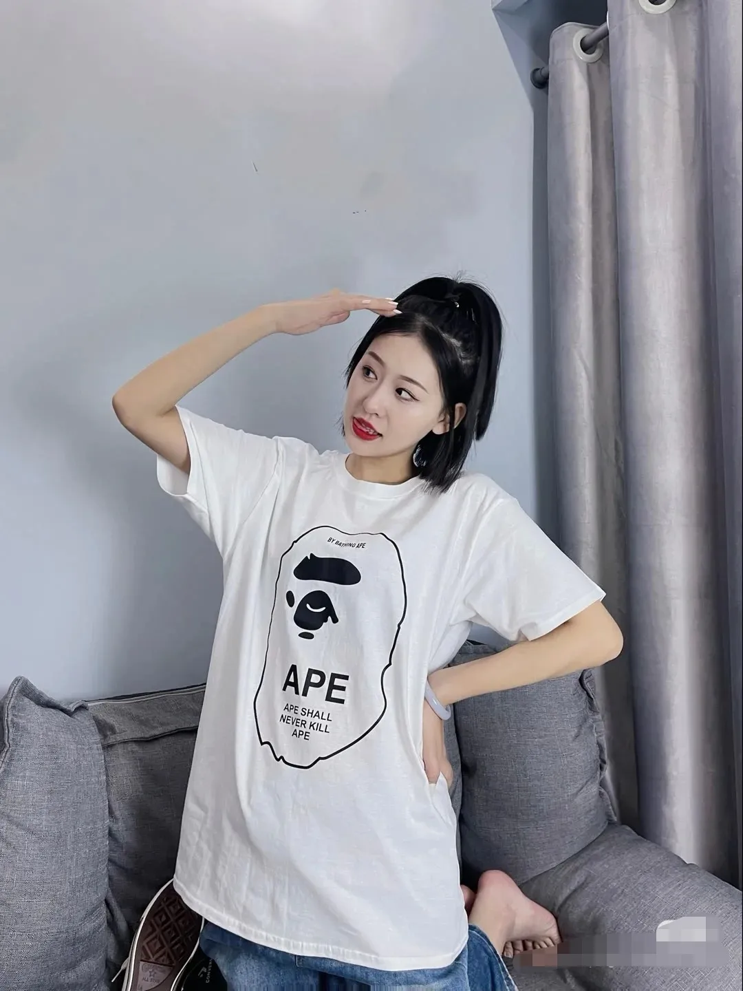 P110 001062 BAPE ape head print short-sleeved T-shirt, same style for men and women, size smlxlxxl, black and white