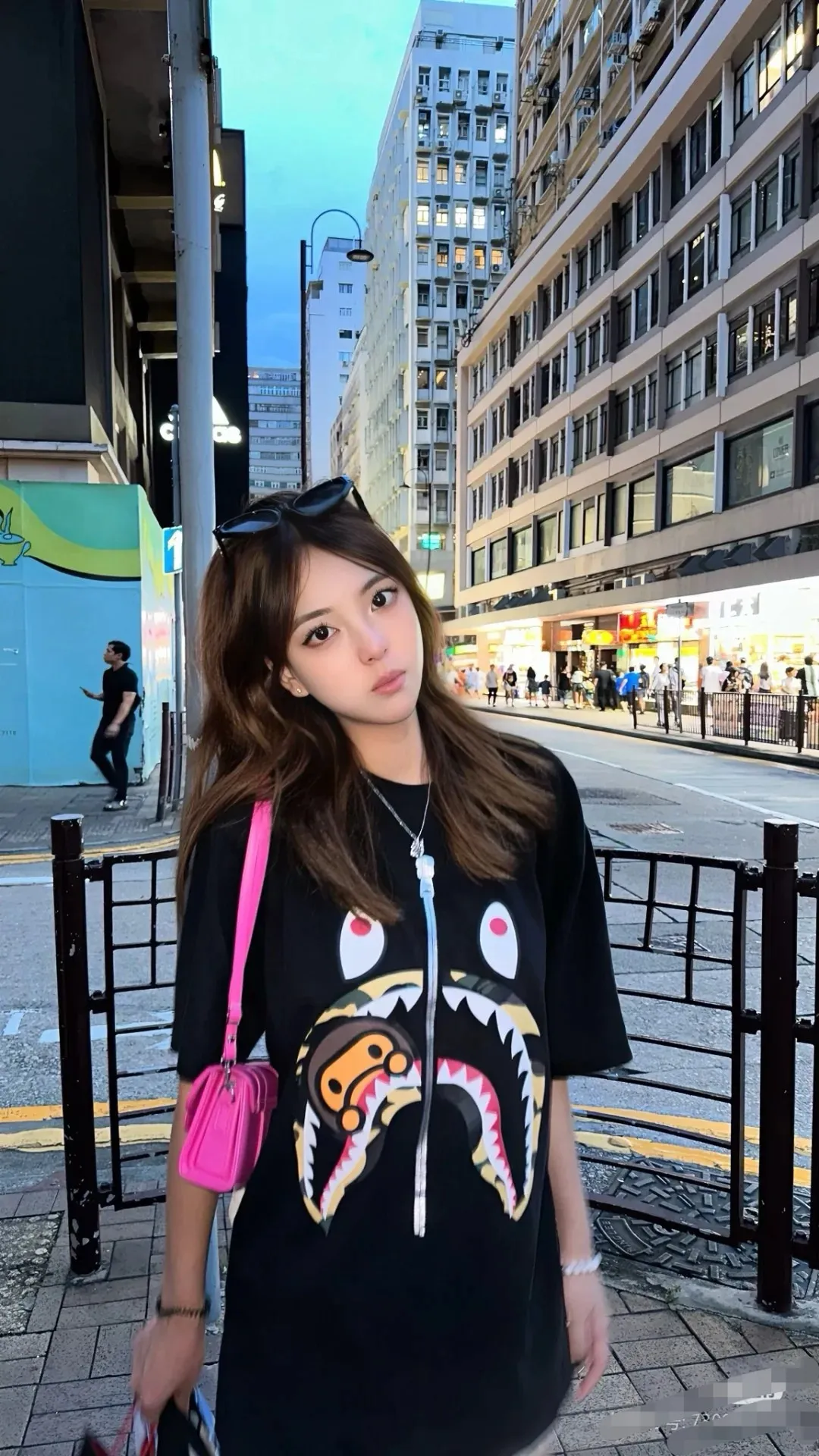 P110 00159 BAPE SS22 camouflage shark cartoon BABY MILO printed round neck short-sleeved T-shirt, same style for men and women, size smlxlxxl, black and yellow camouflage, black and green camouflage, white and yellow camouflage, white and green camouflage