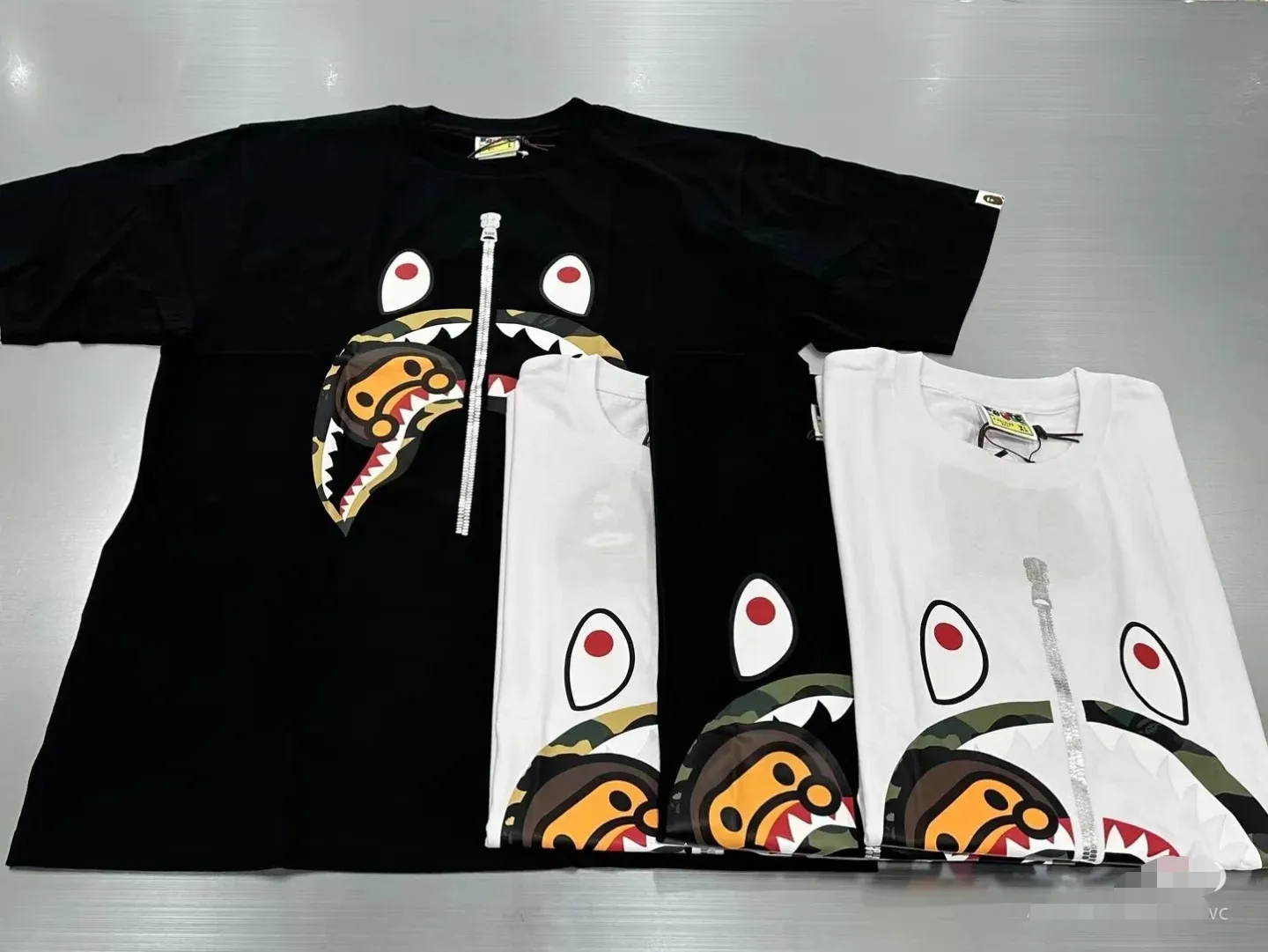 P110 00159 BAPE SS22 camouflage shark cartoon BABY MILO printed round neck short-sleeved T-shirt, same style for men and women, size smlxlxxl, black and yellow camouflage, black and green camouflage, white and yellow camouflage, white and green camouflage