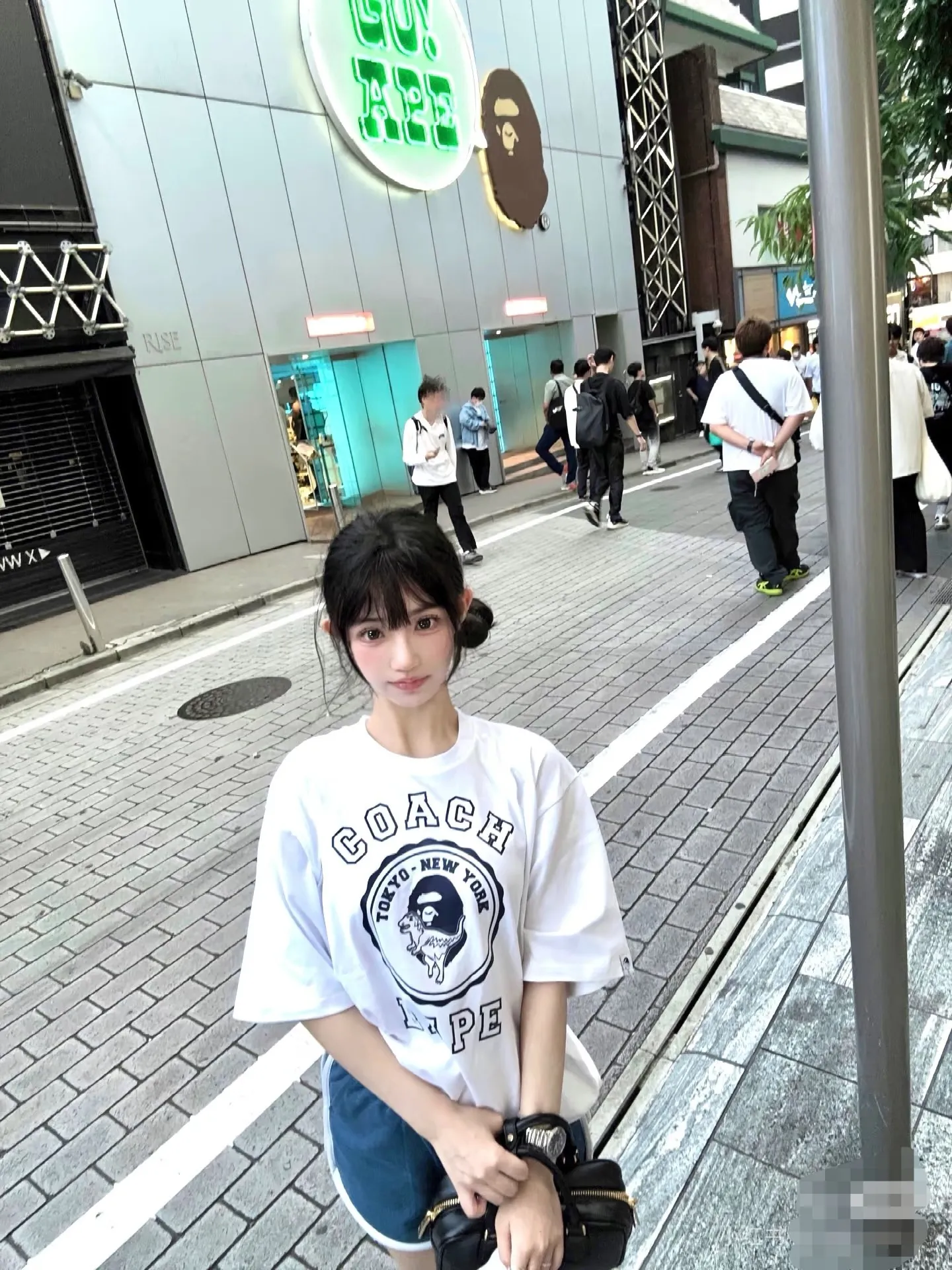 P110 001103 A BATHING APE BAPE x COACH co-branded dinosaur print pullover short-sleeved T-shirt, same style for men and women, size smlxlxxl, white black