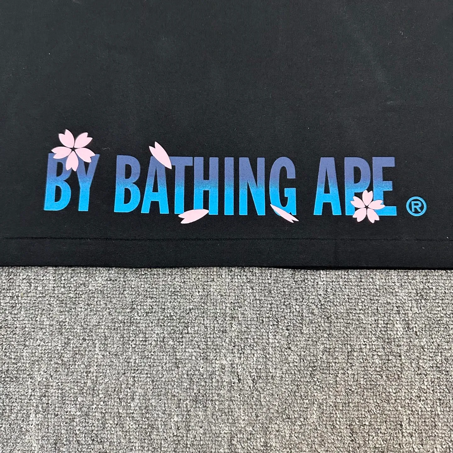 💰140 BAPE SS25sakura cherry blossom series, ape-man cherry blossom pattern logo short-sleeved 280g weight linen cotton fabric, couple model: S-XXL [black white]
