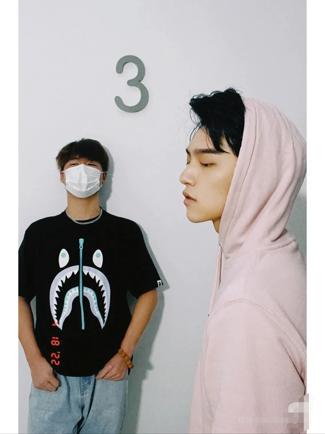 P110 001058 BAPE FW22 shark pattern printed round neck short-sleeved T-shirt, same style for men and women, size smlxlxxl, black and white