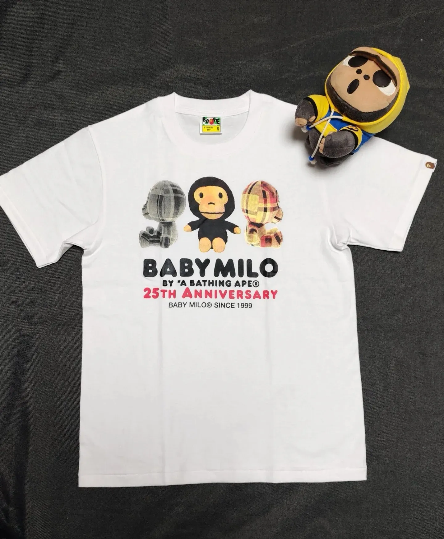 P110 001101 BAPE FW24 BABY MILO 25th Anniversary Series Sanrio co-branded cartoon monkey print pattern round neck short-sleeved T-shirt, same style for men and women, size smlxlxxl, black and white